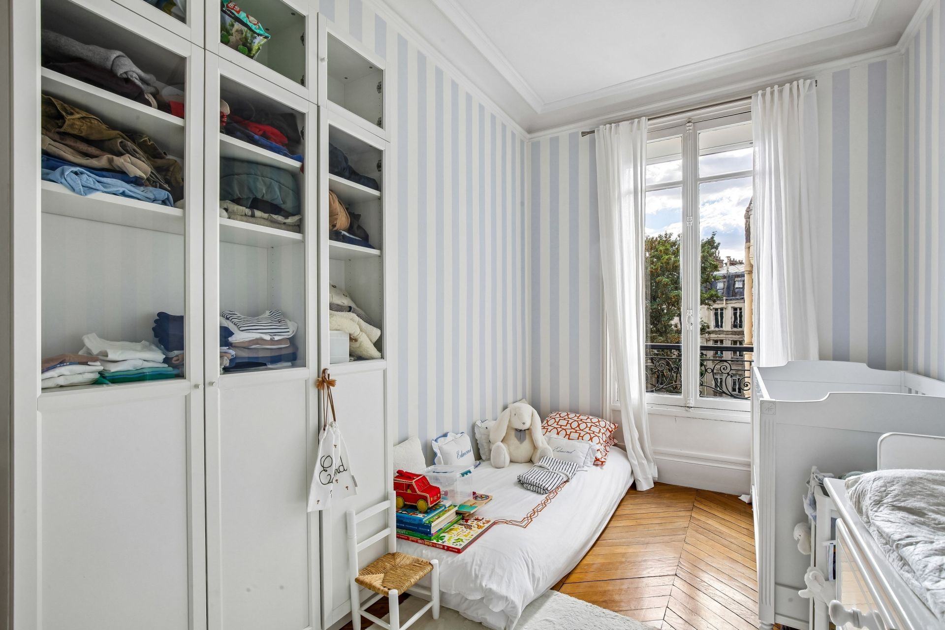 luxury apartment 4 Rooms for sale on PARIS (75016)