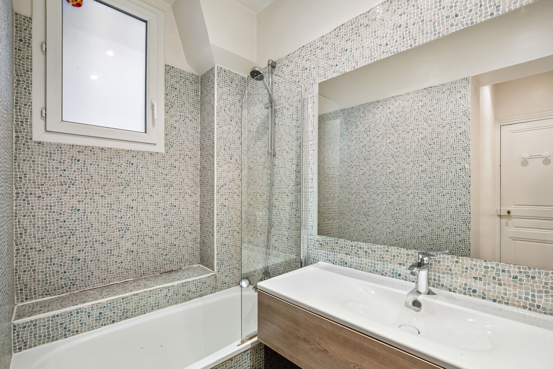 luxury apartment 4 Rooms for sale on PARIS (75016)