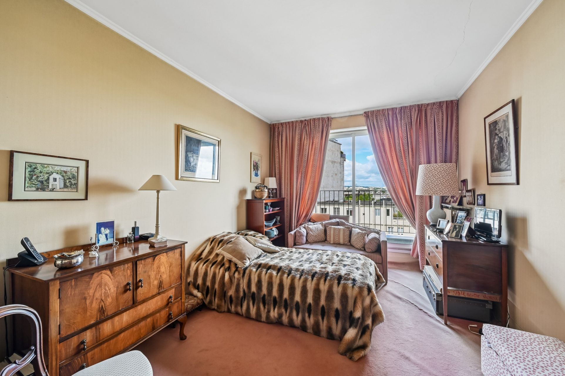 luxury apartment 5 Rooms for sale on PARIS (75016)