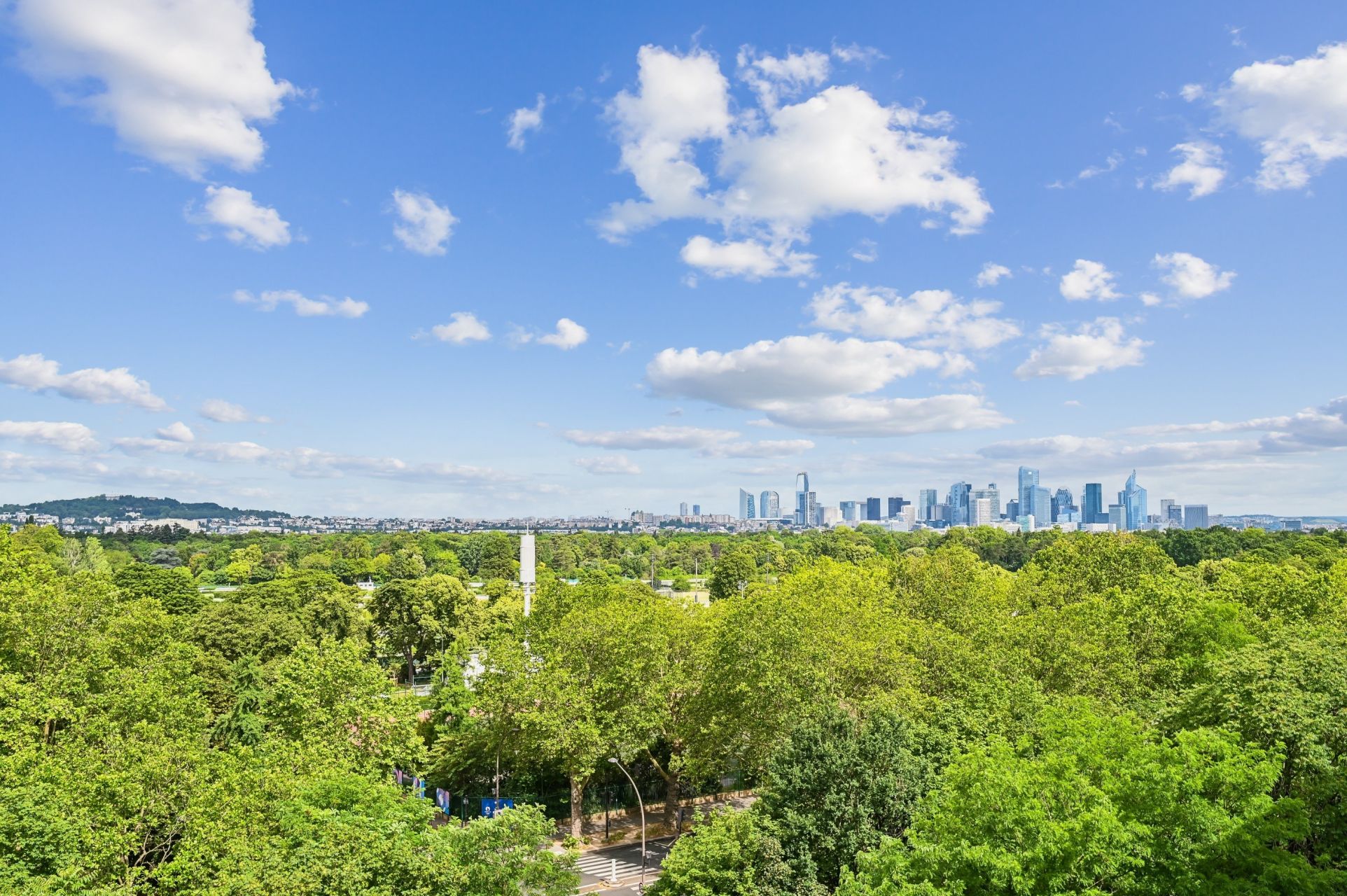 luxury apartment 5 Rooms for sale on PARIS (75016)
