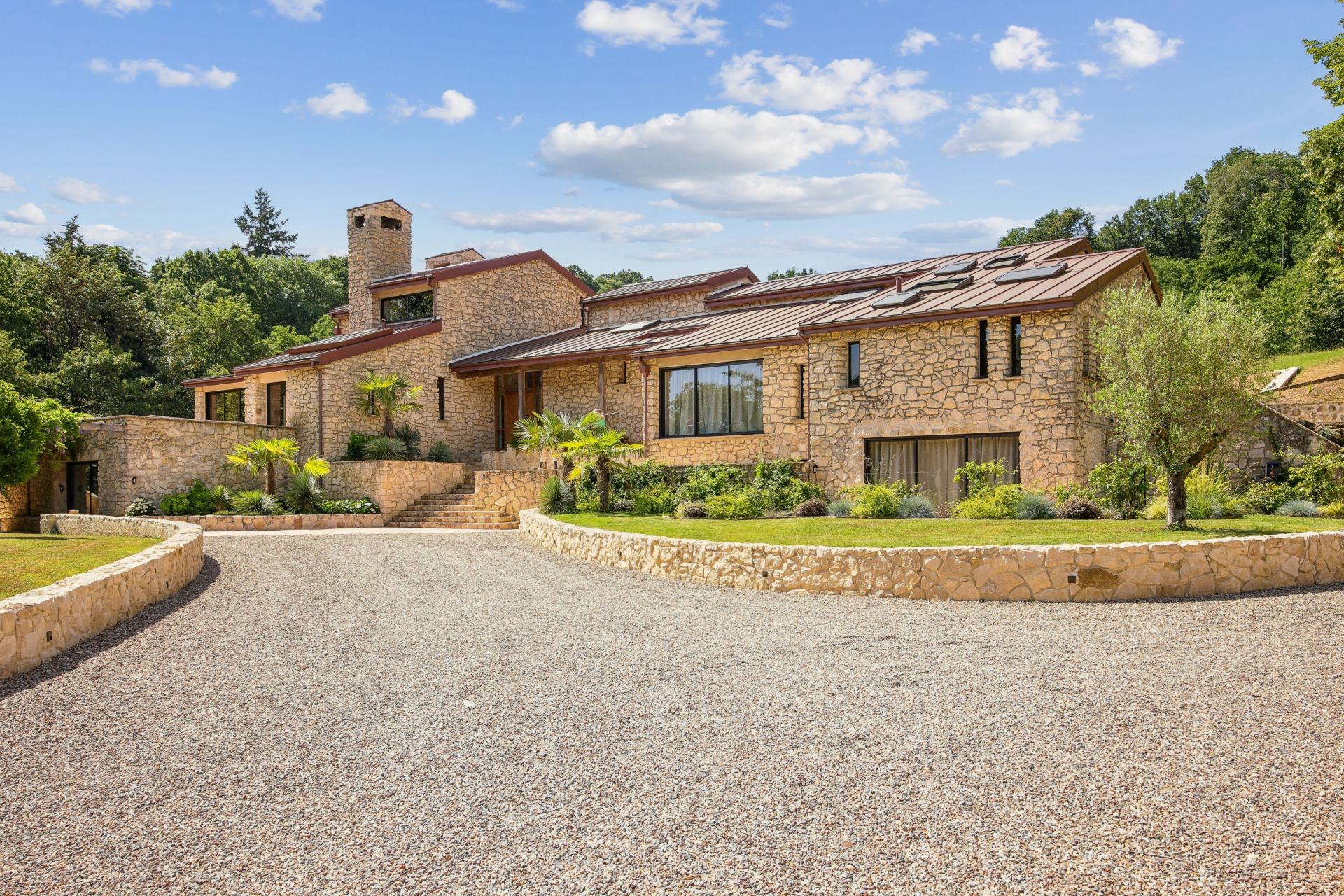 luxury house 16 Rooms for sale on MILON LA CHAPELLE (78470)