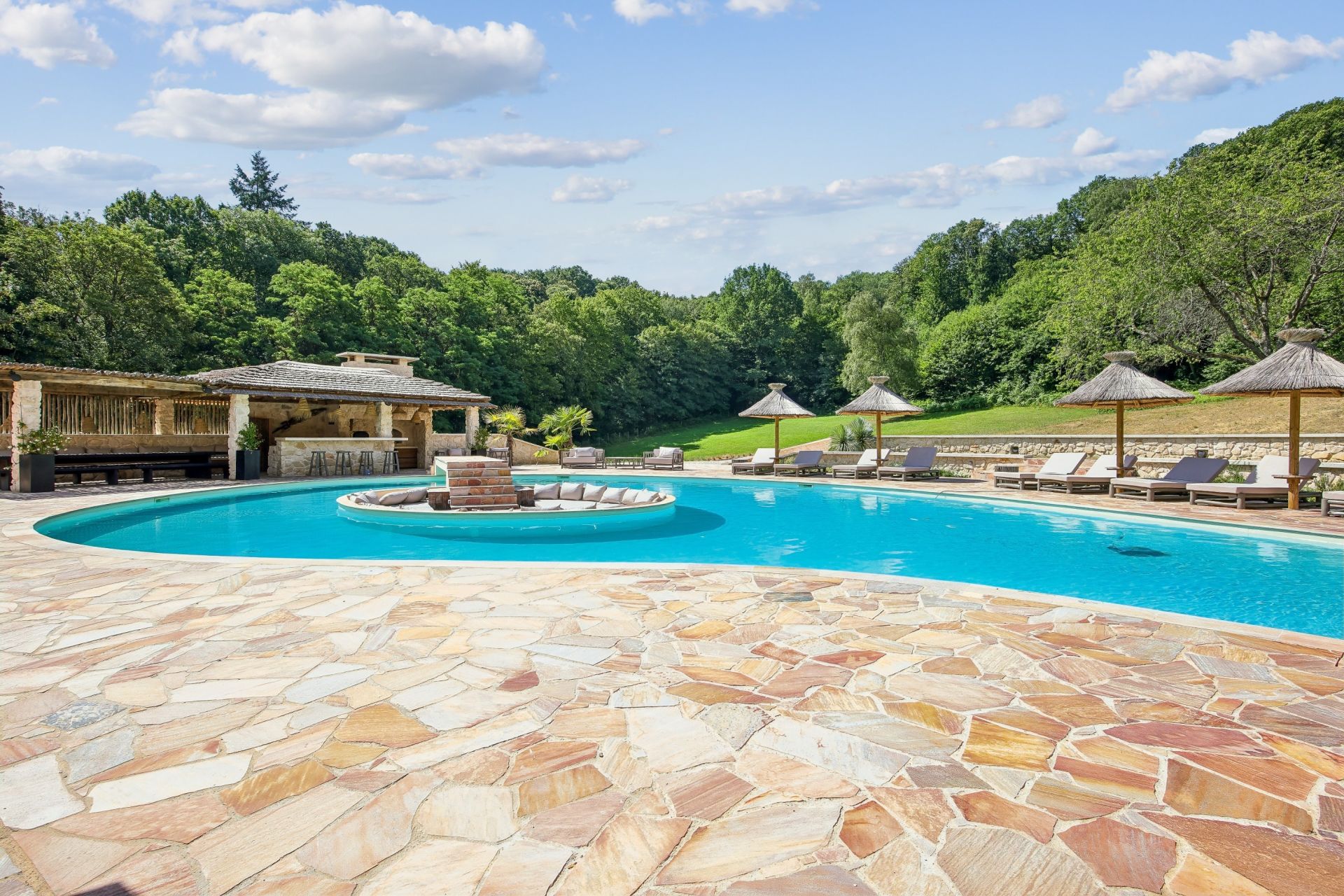 luxury house 16 Rooms for sale on MILON LA CHAPELLE (78470)