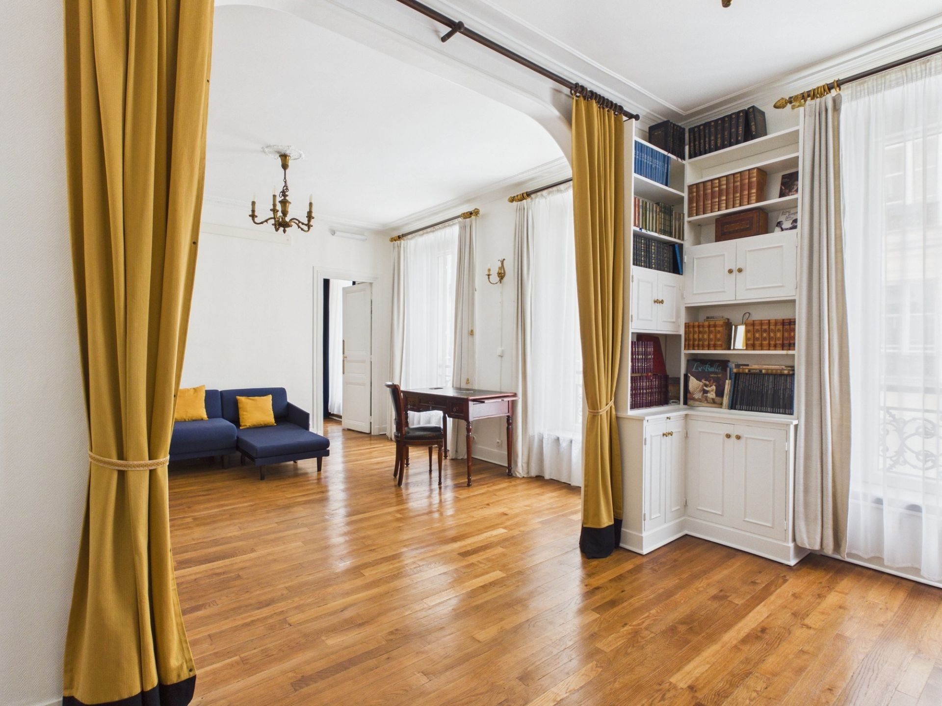 luxury apartment 4 Rooms for sale on PARIS (75017)