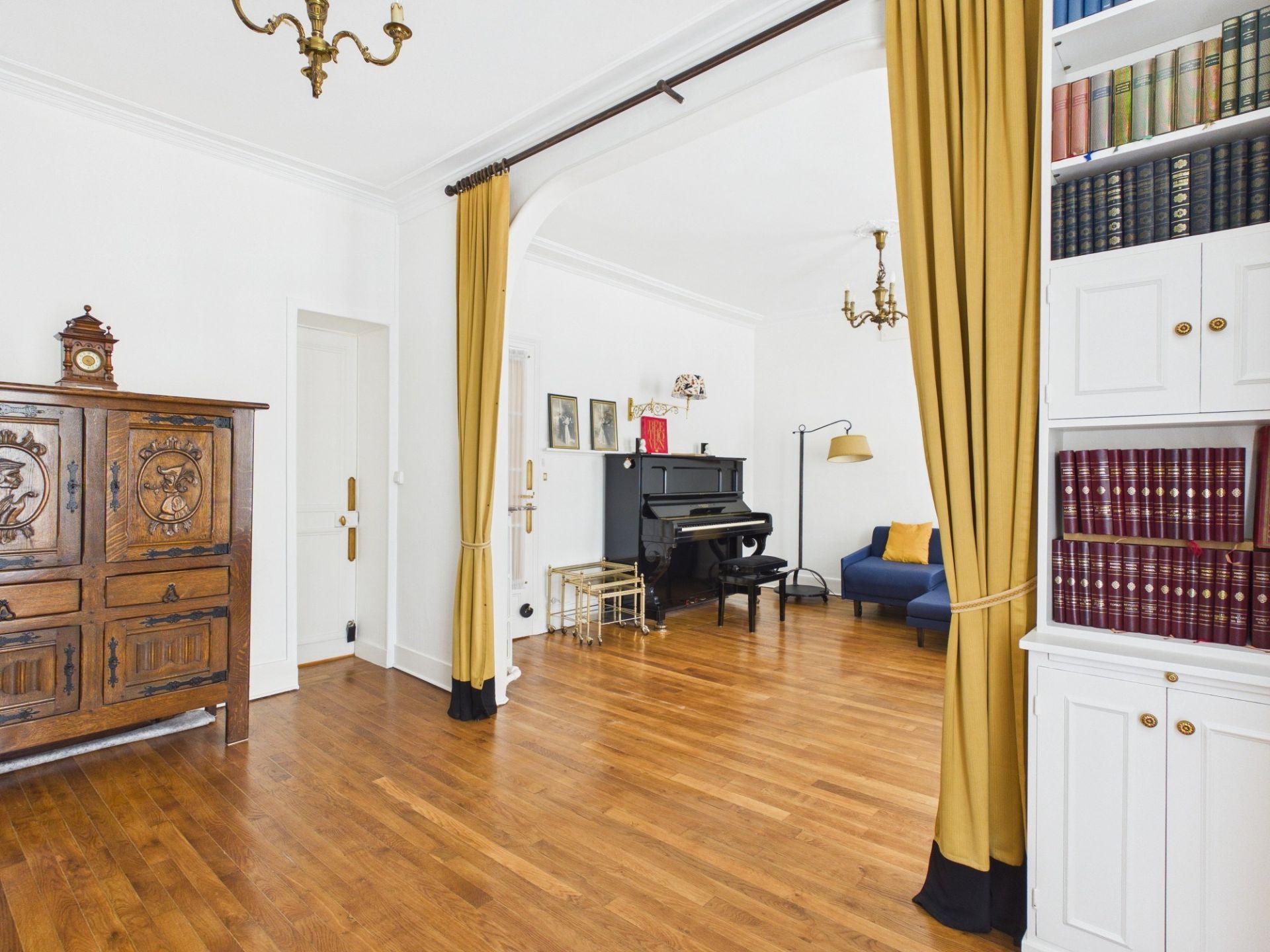 luxury apartment 4 Rooms for sale on PARIS (75017)