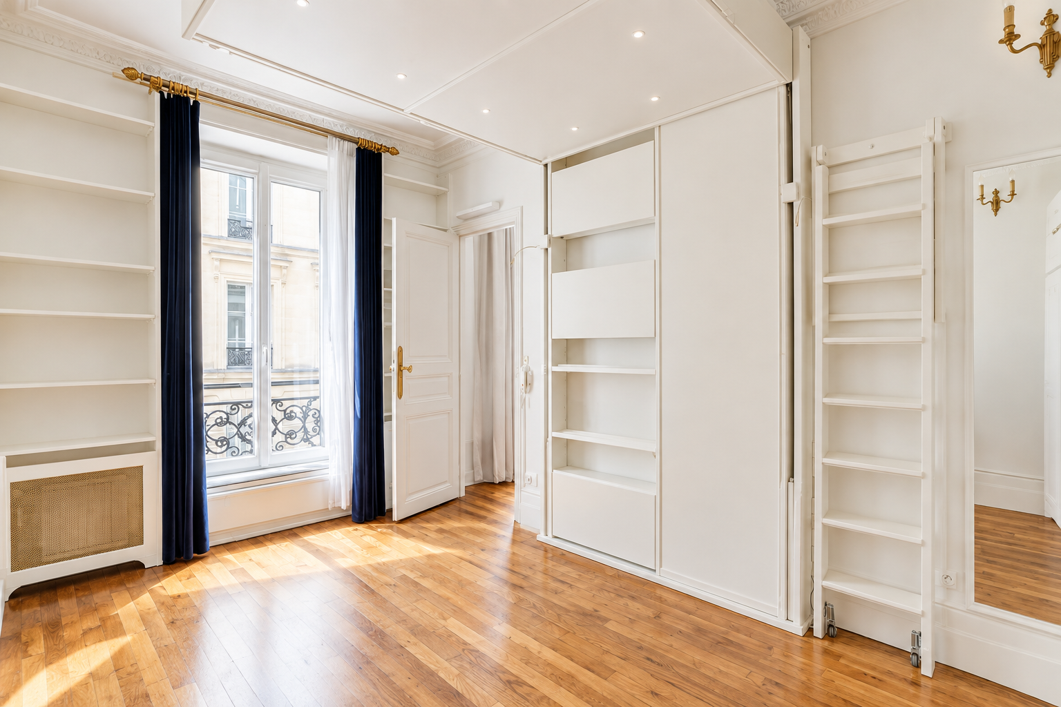 luxury apartment 4 Rooms for sale on PARIS (75017)