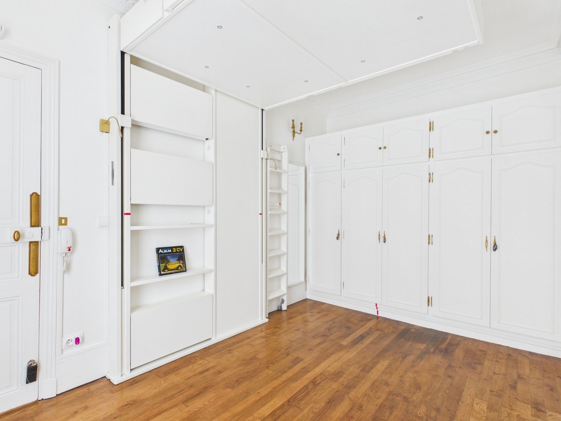 luxury apartment 4 Rooms for sale on PARIS (75017)