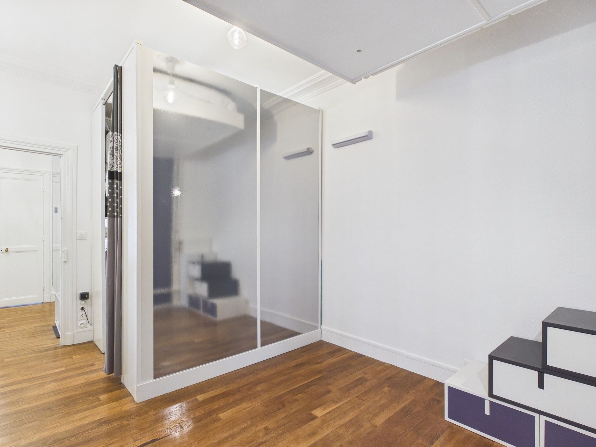 luxury apartment 4 Rooms for sale on PARIS (75017)