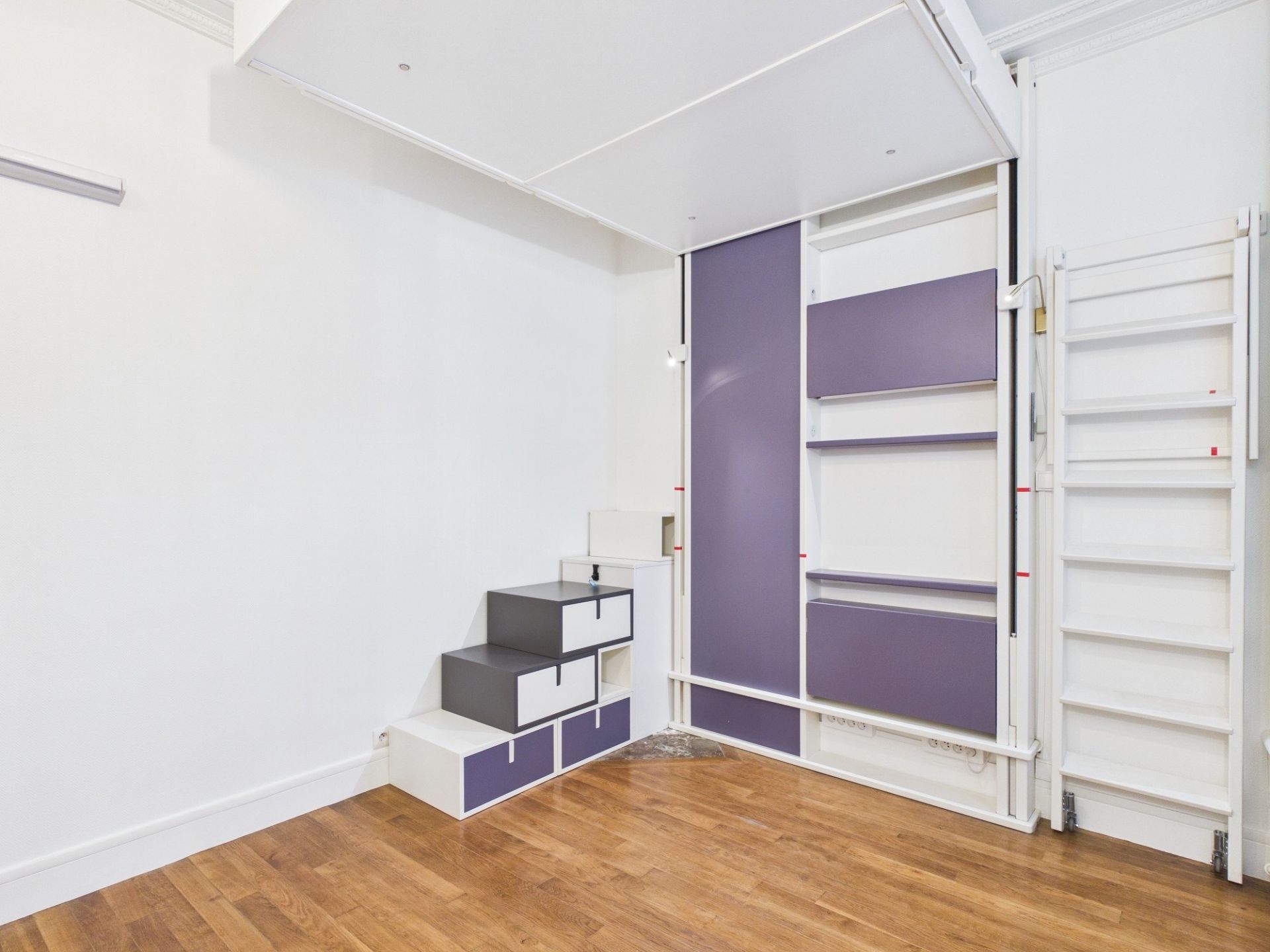 luxury apartment 4 Rooms for sale on PARIS (75017)