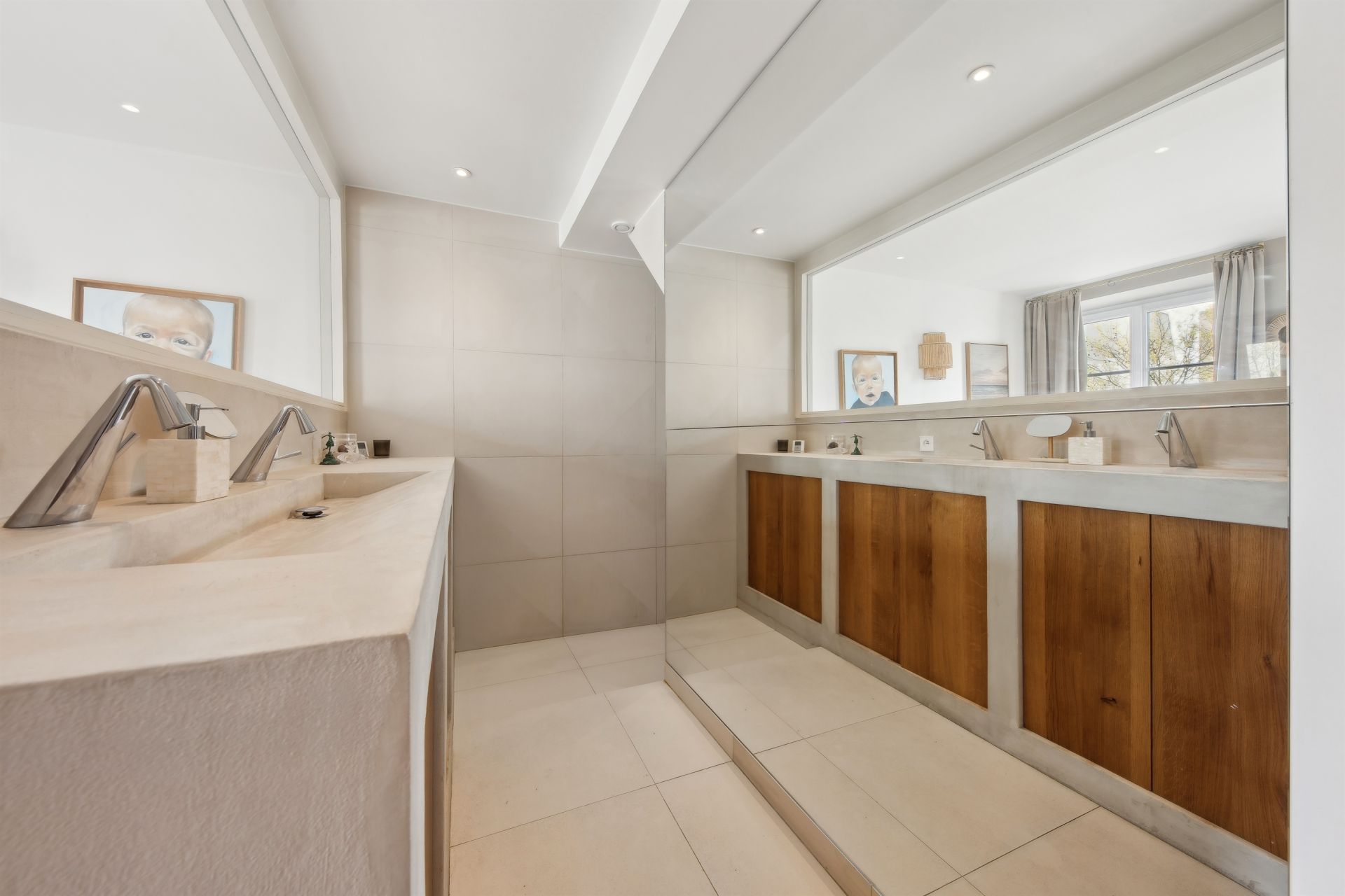 luxury apartment 5 Rooms for sale on PARIS (75017)