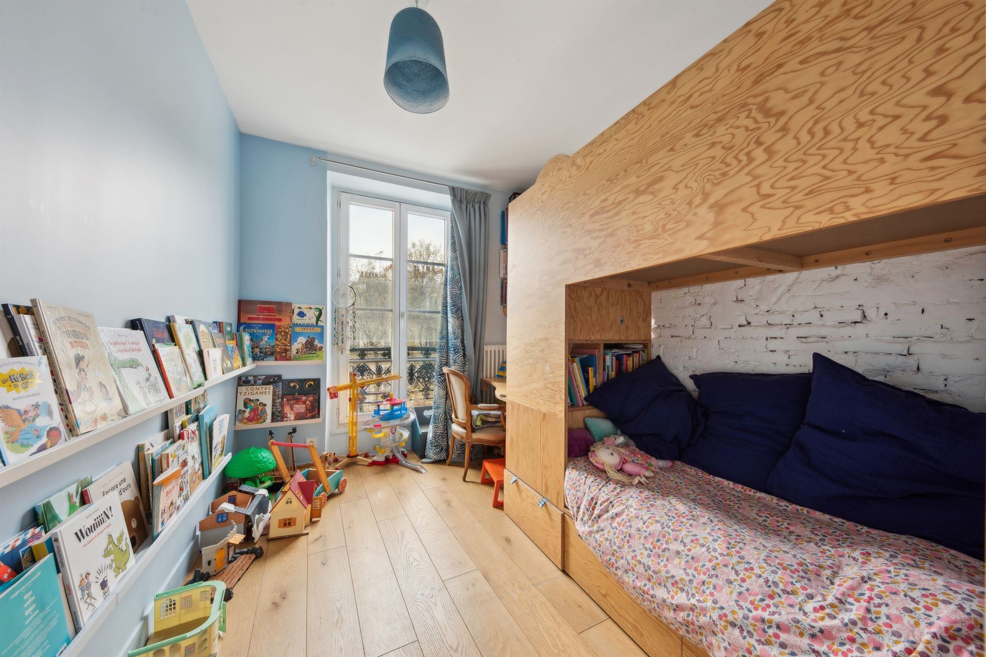 luxury apartment 5 Rooms for sale on PARIS (75017)