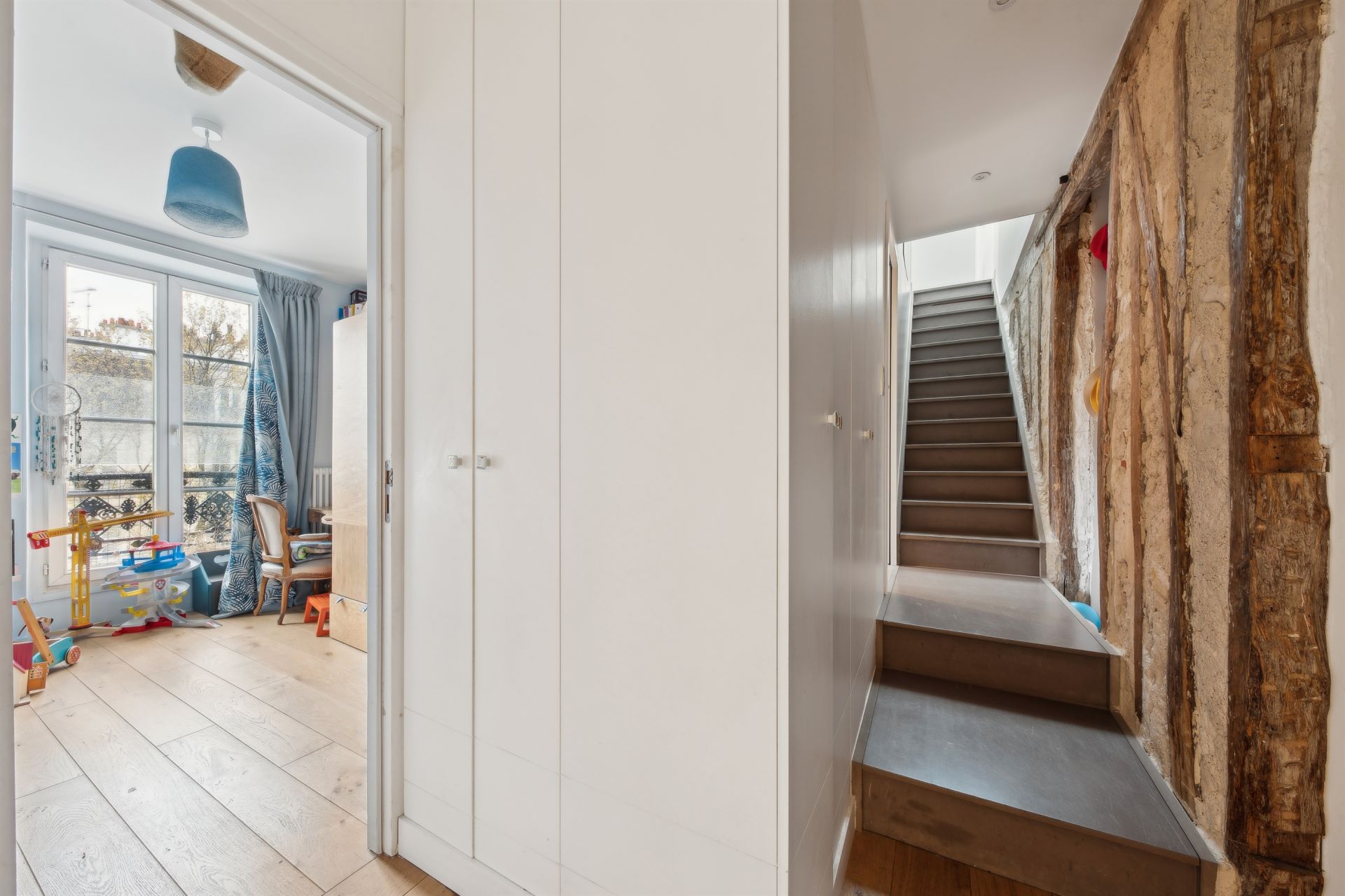 luxury apartment 5 Rooms for sale on PARIS (75017)