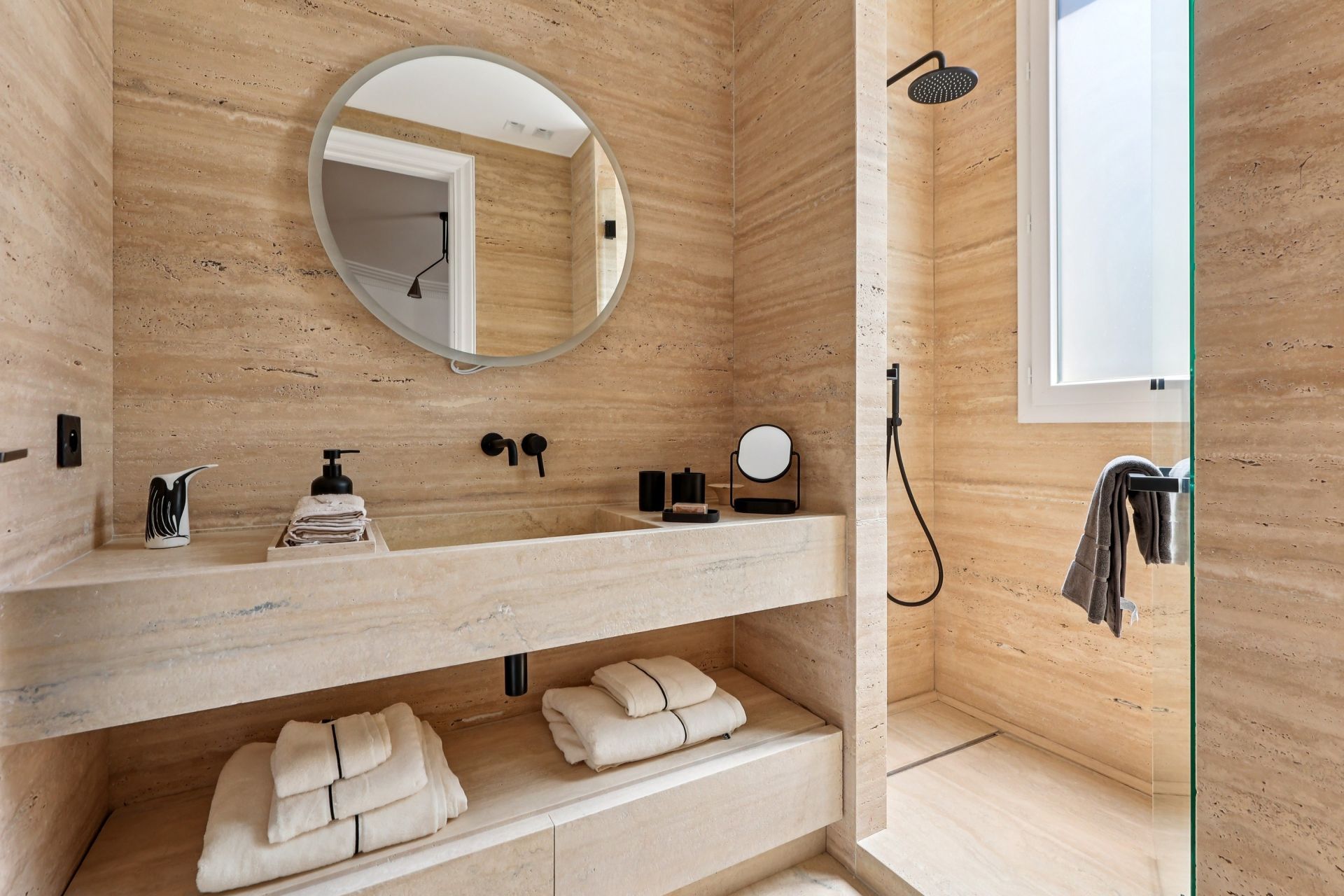 luxury apartment 5 Rooms for rent on PARIS (75008)