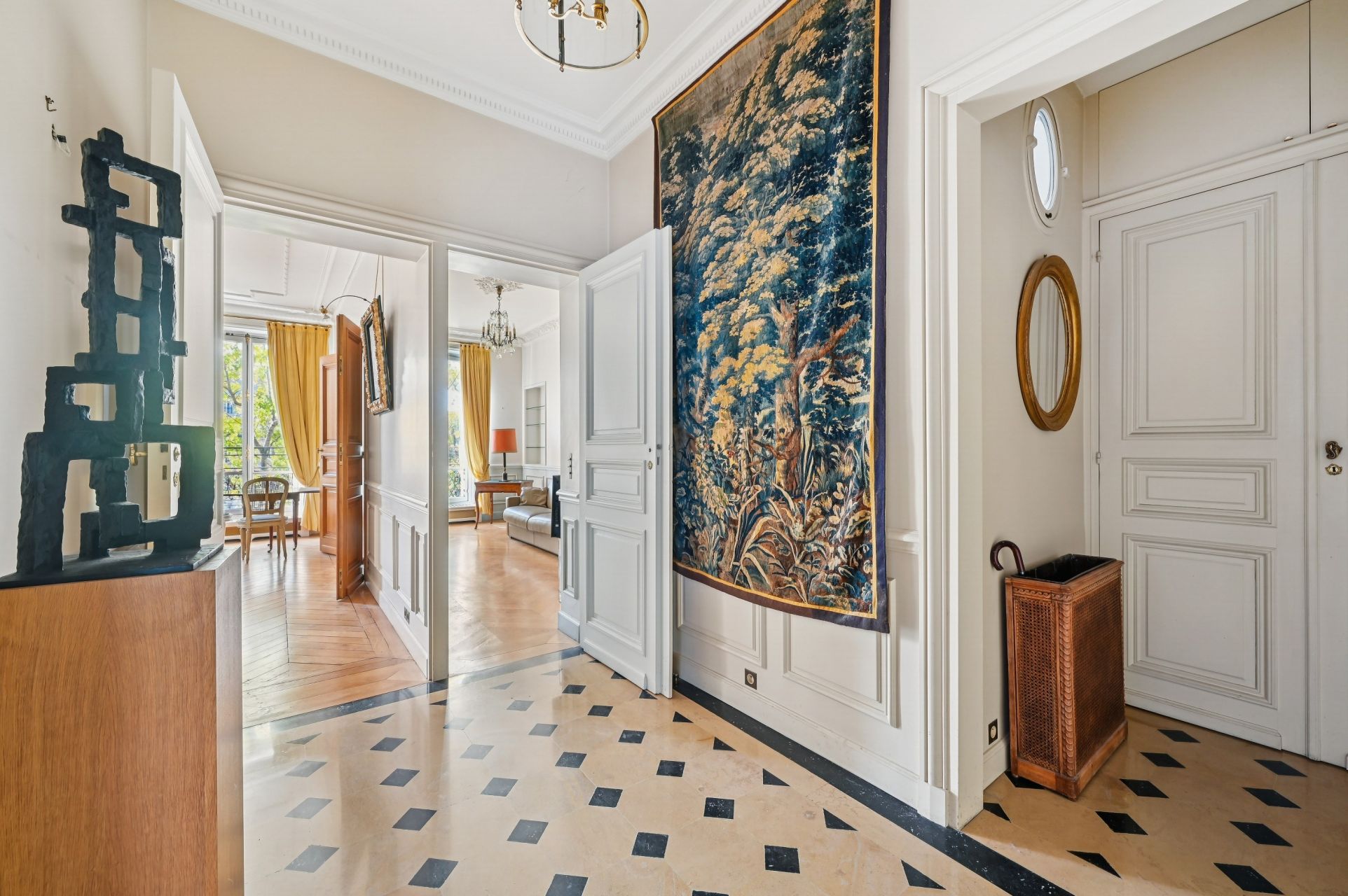 luxury apartment 5 Rooms for sale on PARIS (75004)