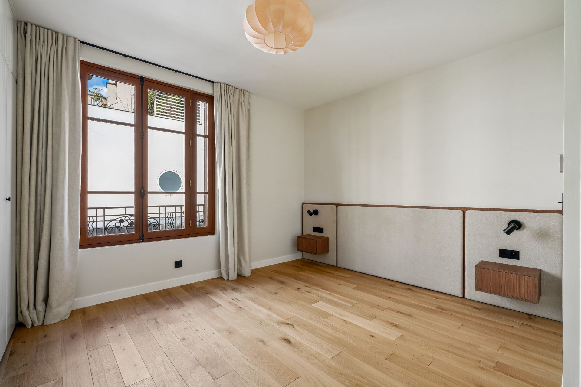luxury house 6 Rooms for sale on PARIS (75015)