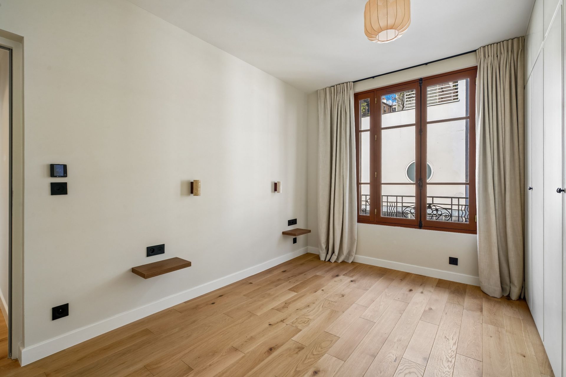 luxury house 6 Rooms for sale on PARIS (75015)