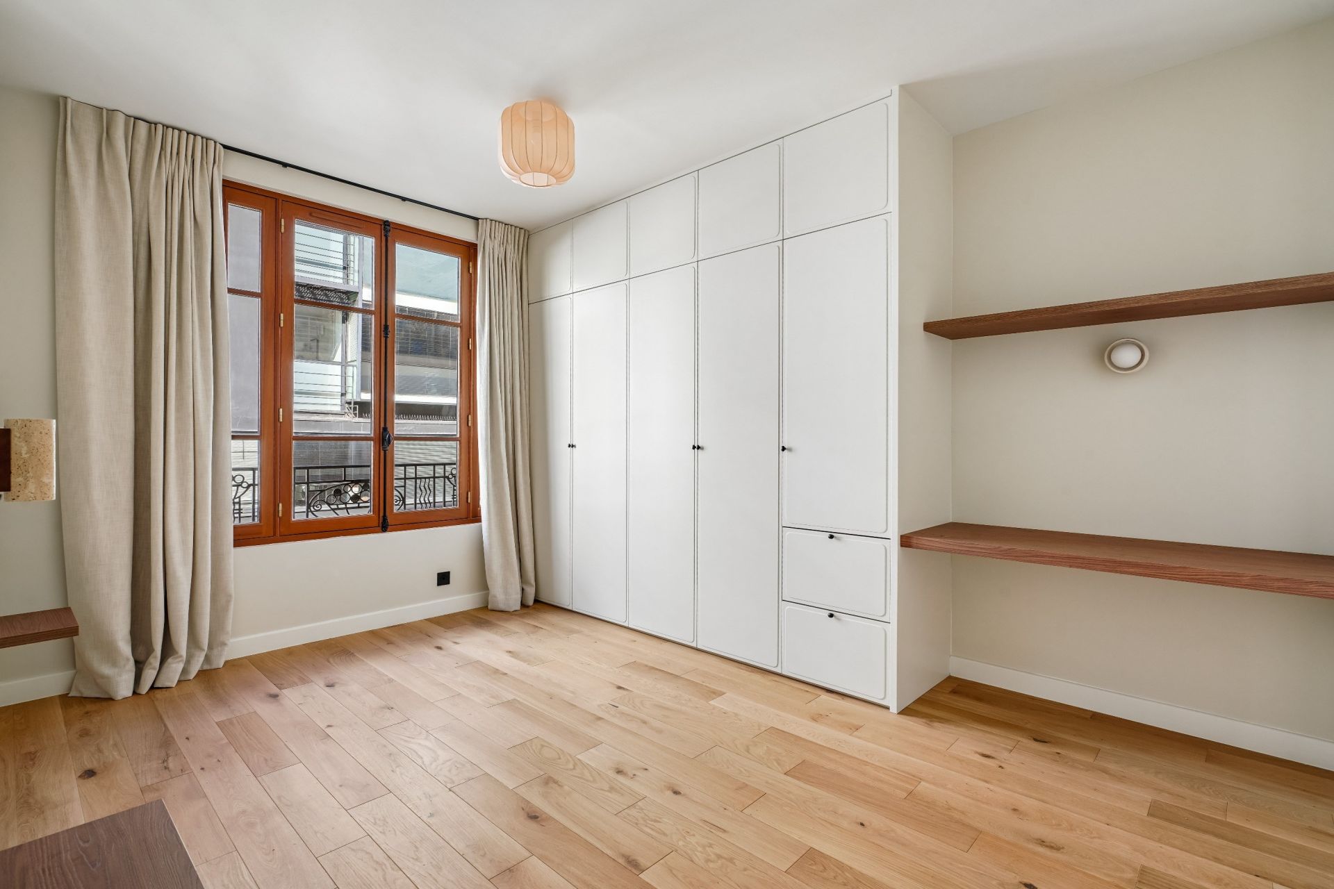 luxury house 6 Rooms for sale on PARIS (75015)