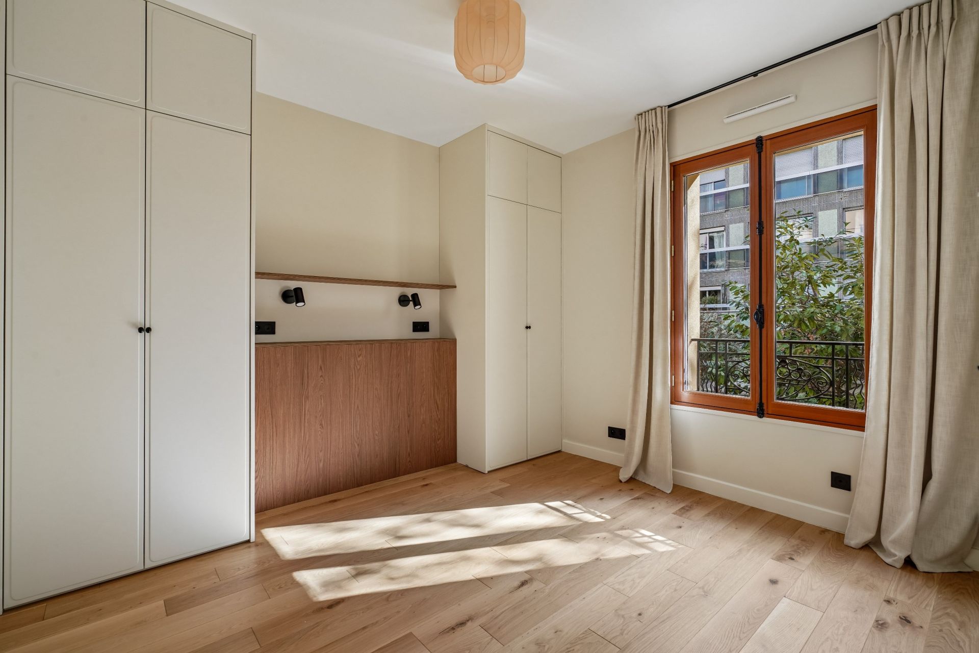 luxury house 6 Rooms for sale on PARIS (75015)