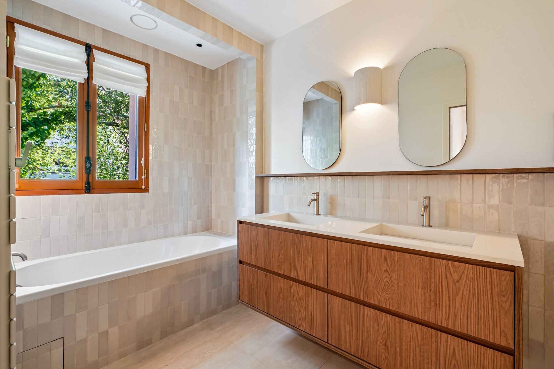 luxury house 6 Rooms for sale on PARIS (75015)