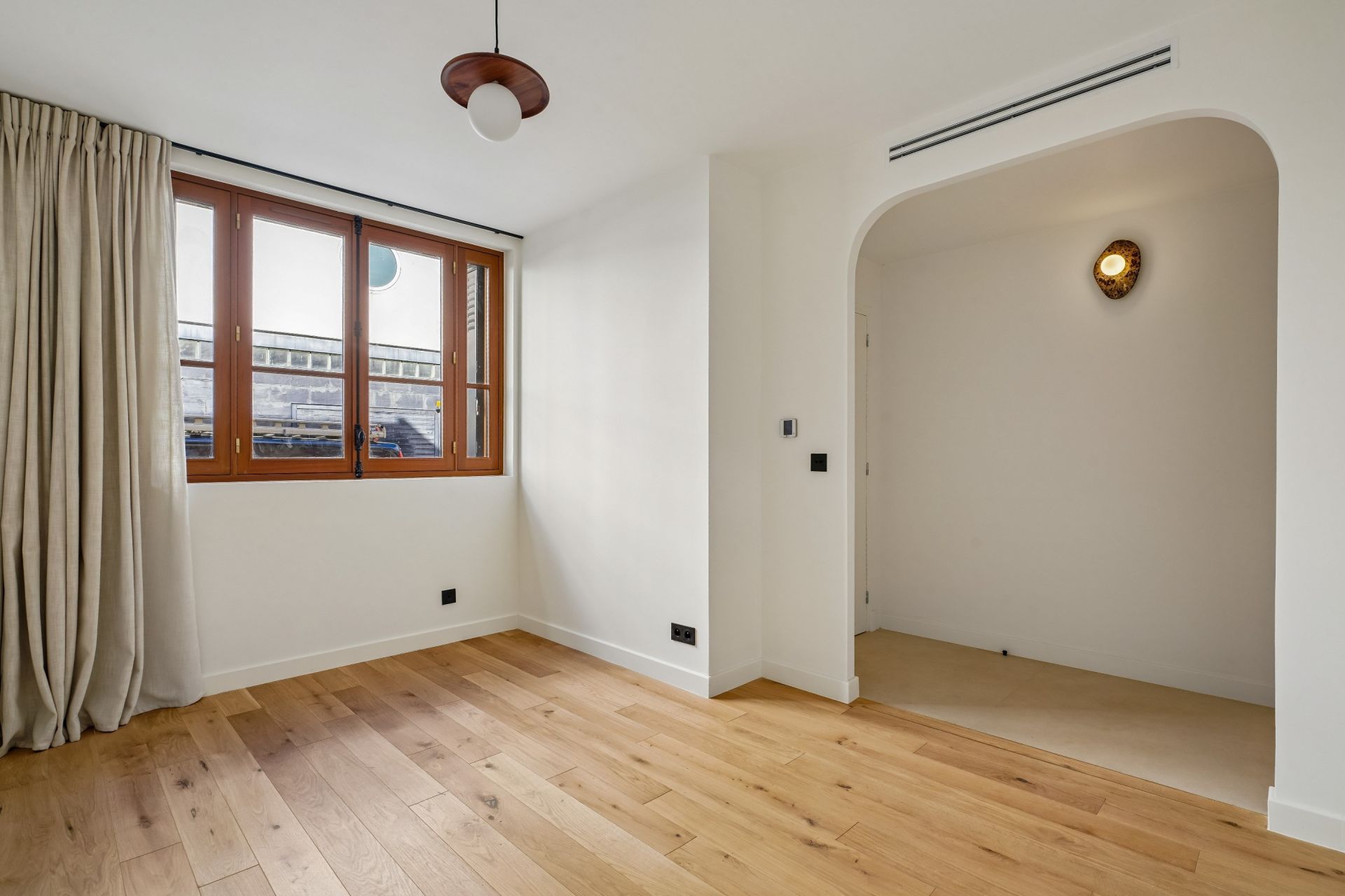 luxury house 6 Rooms for sale on PARIS (75015)