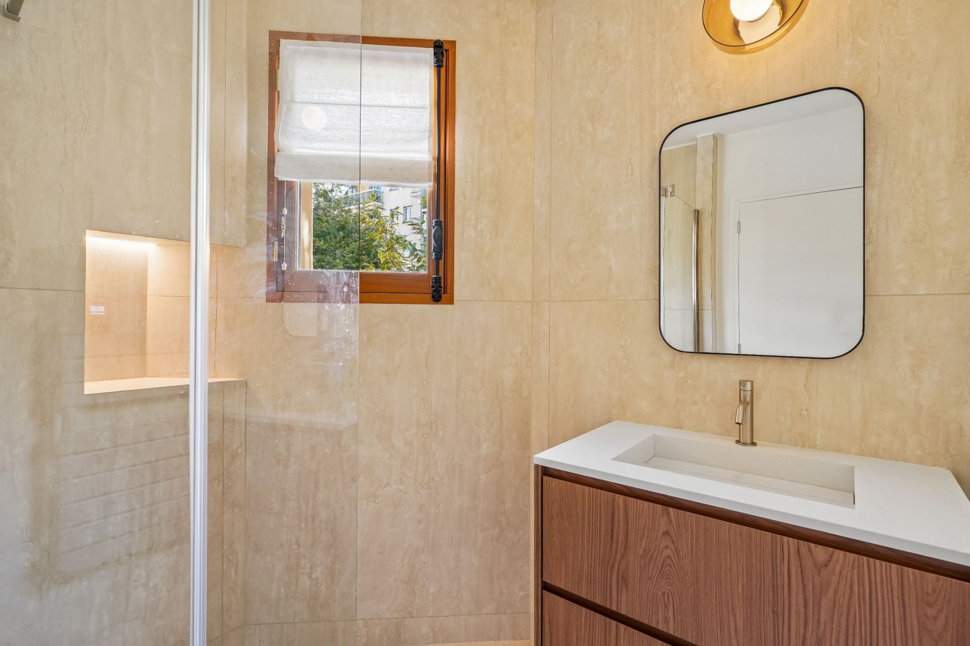 luxury house 6 Rooms for sale on PARIS (75015)