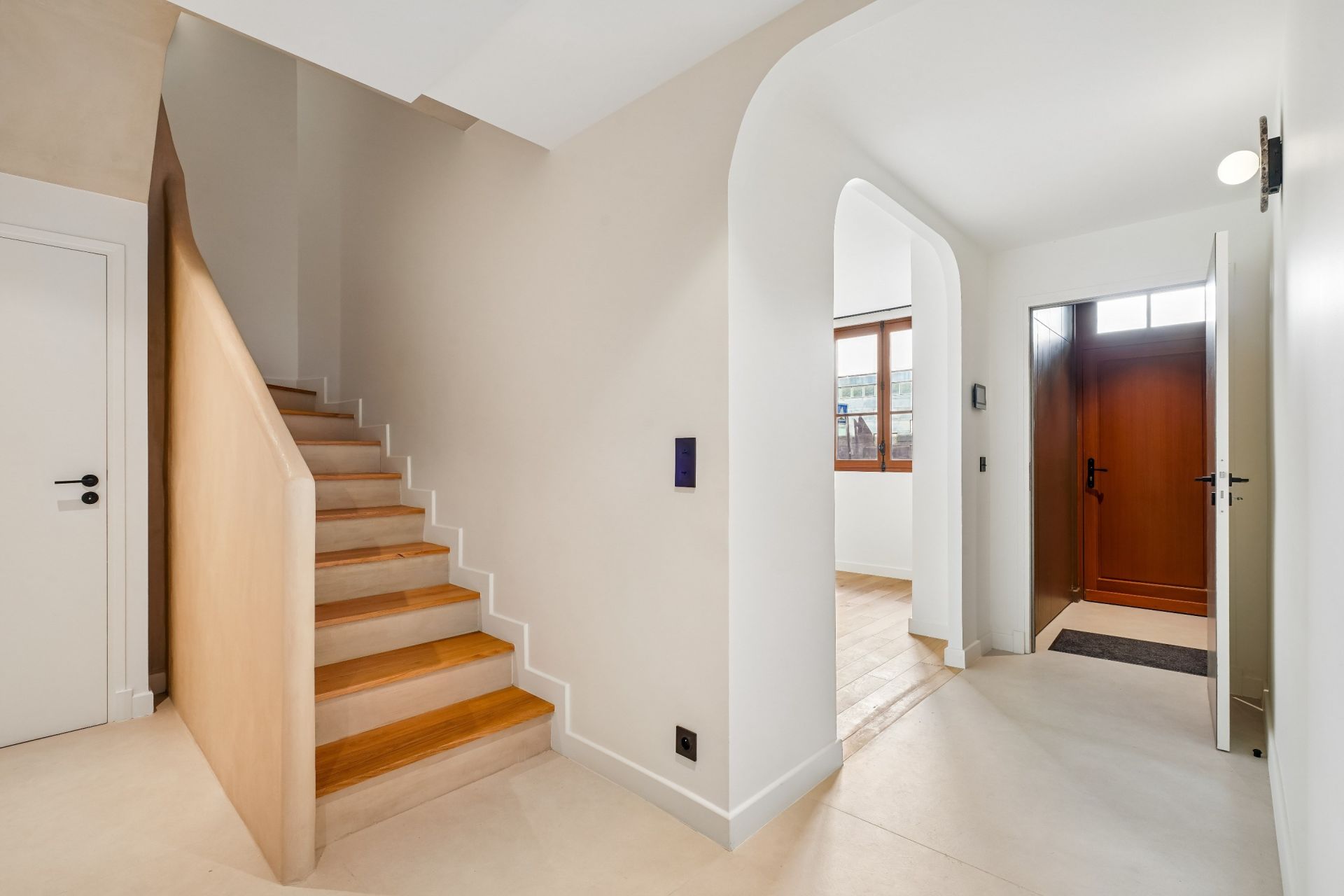 luxury house 6 Rooms for sale on PARIS (75015)