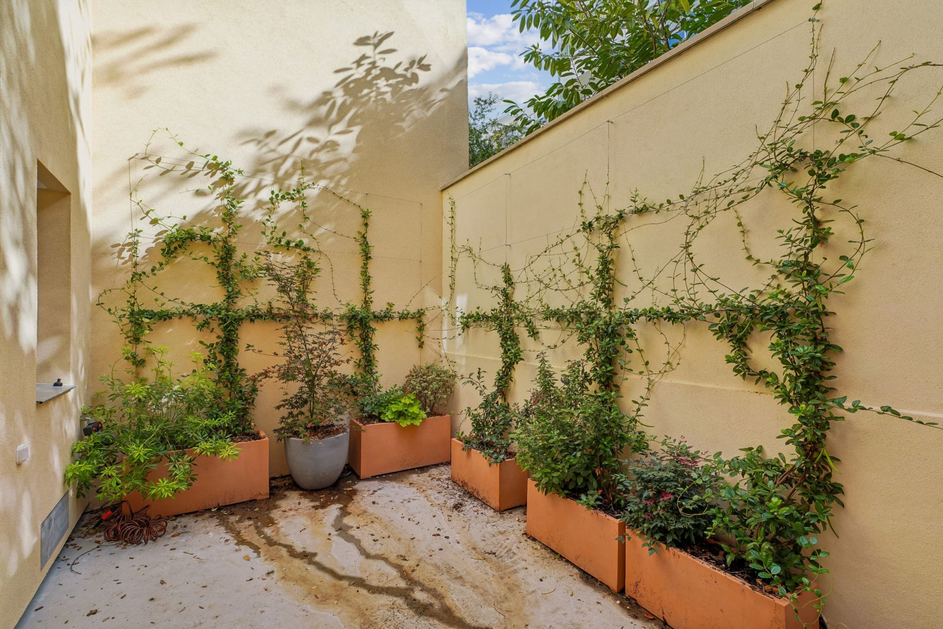 luxury house 6 Rooms for sale on PARIS (75015)