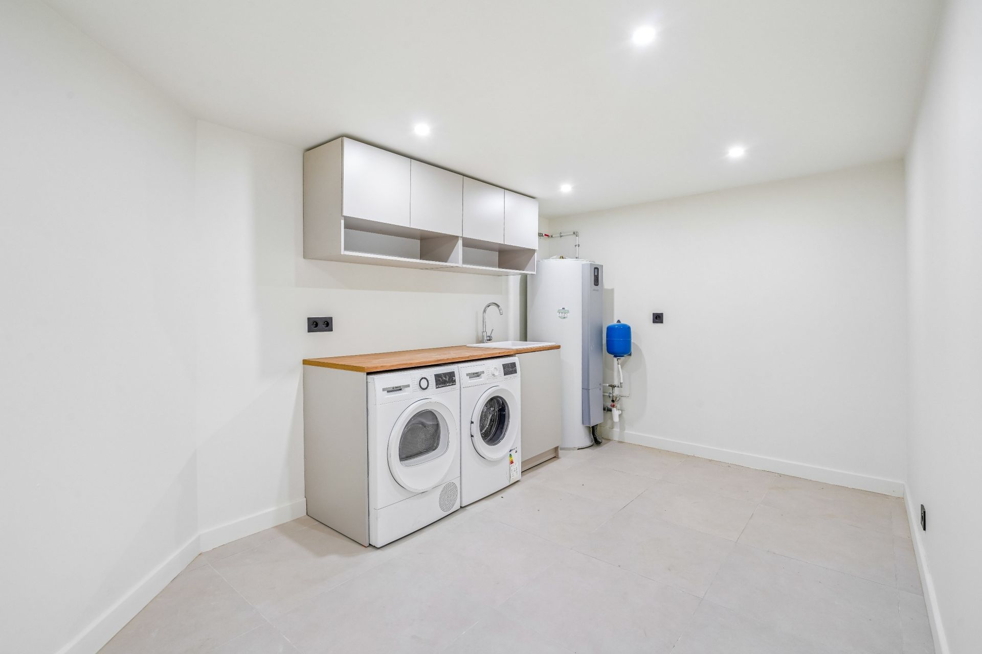 luxury house 6 Rooms for sale on PARIS (75015)