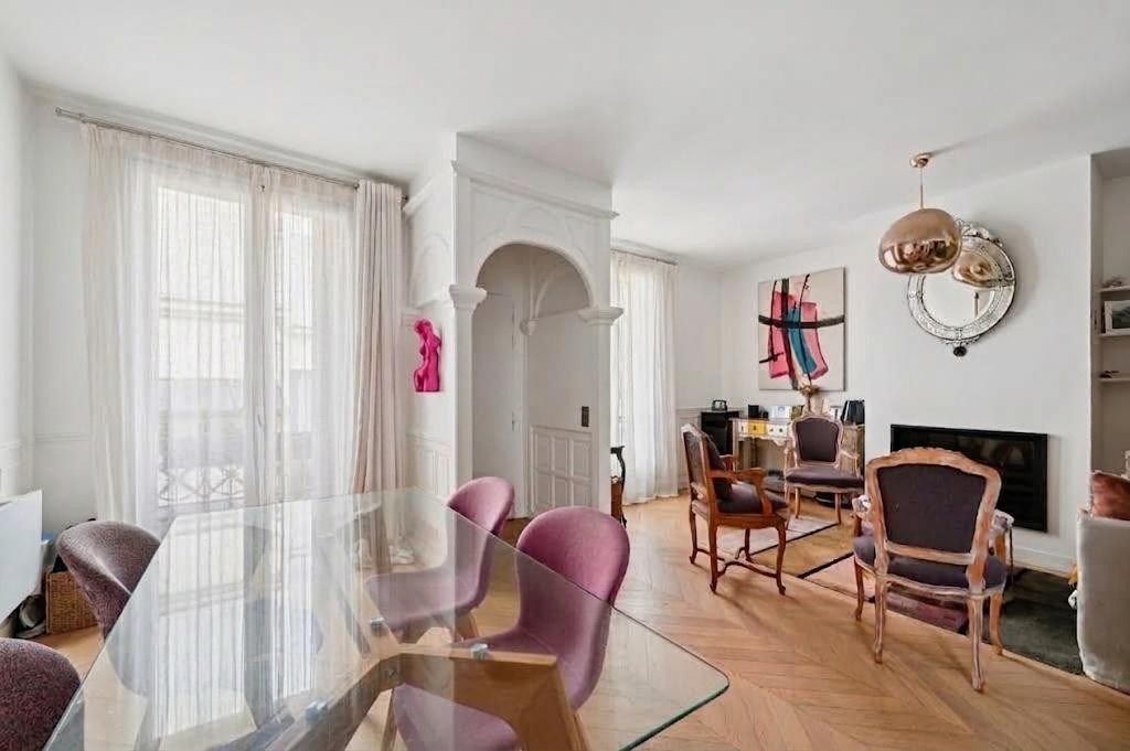luxury house 5 Rooms for sale on PARIS (75017)