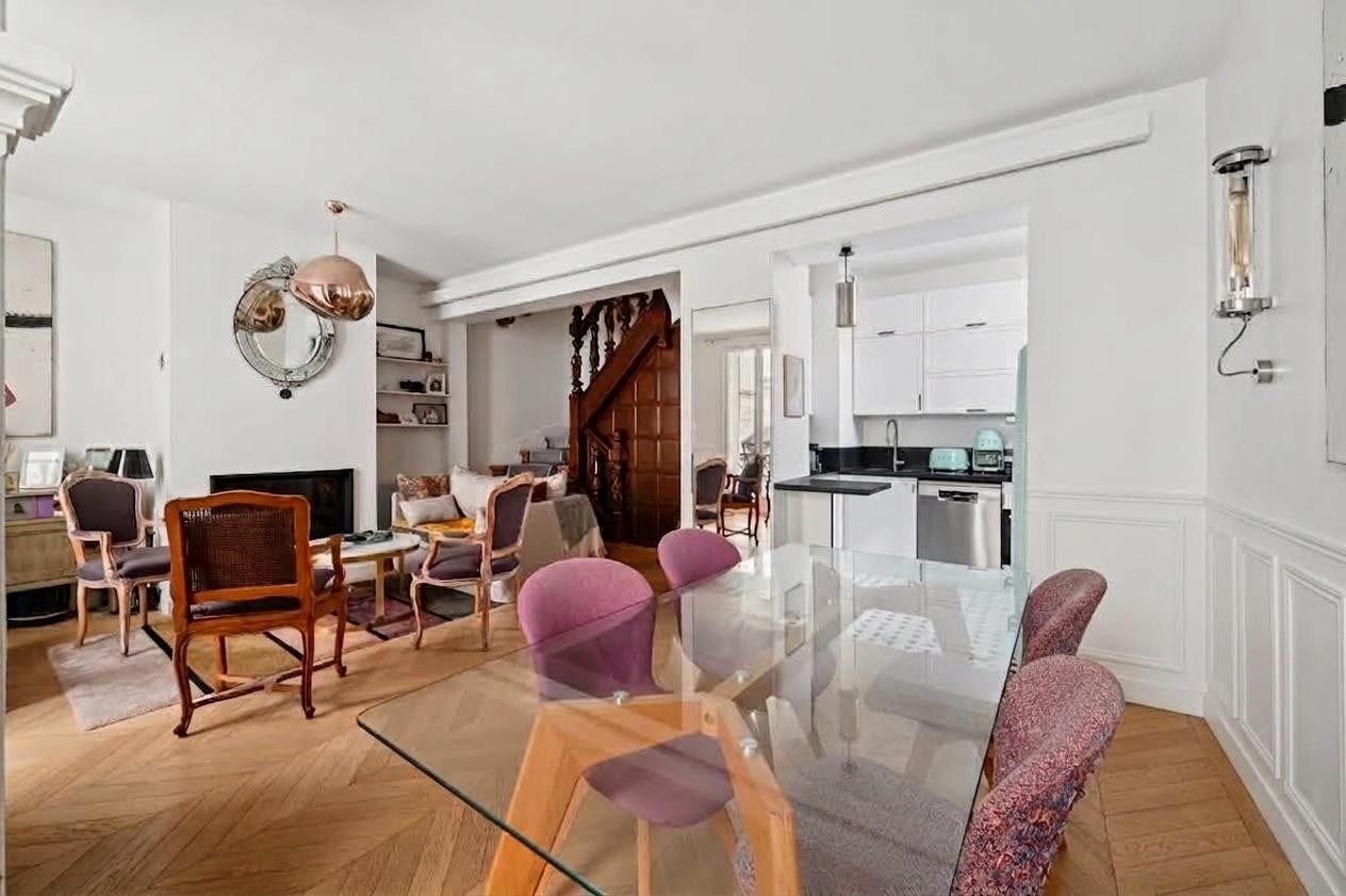 luxury house 5 Rooms for sale on PARIS (75017)