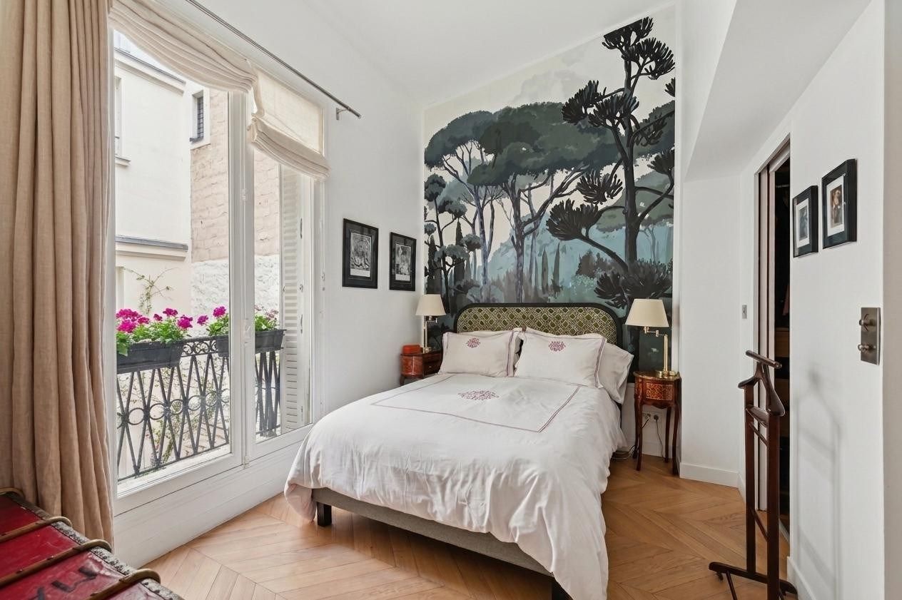 luxury house 5 Rooms for sale on PARIS (75017)