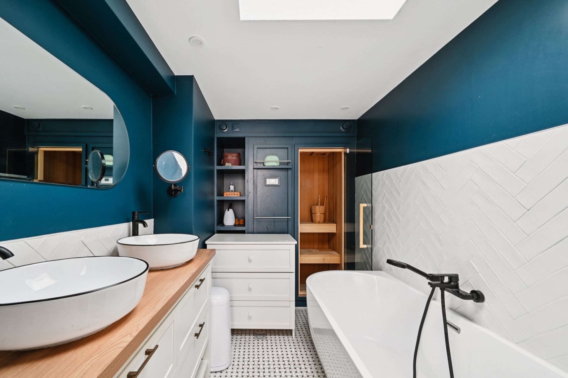 luxury house 5 Rooms for sale on PARIS (75017)