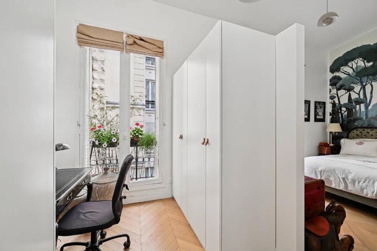 luxury house 5 Rooms for sale on PARIS (75017)