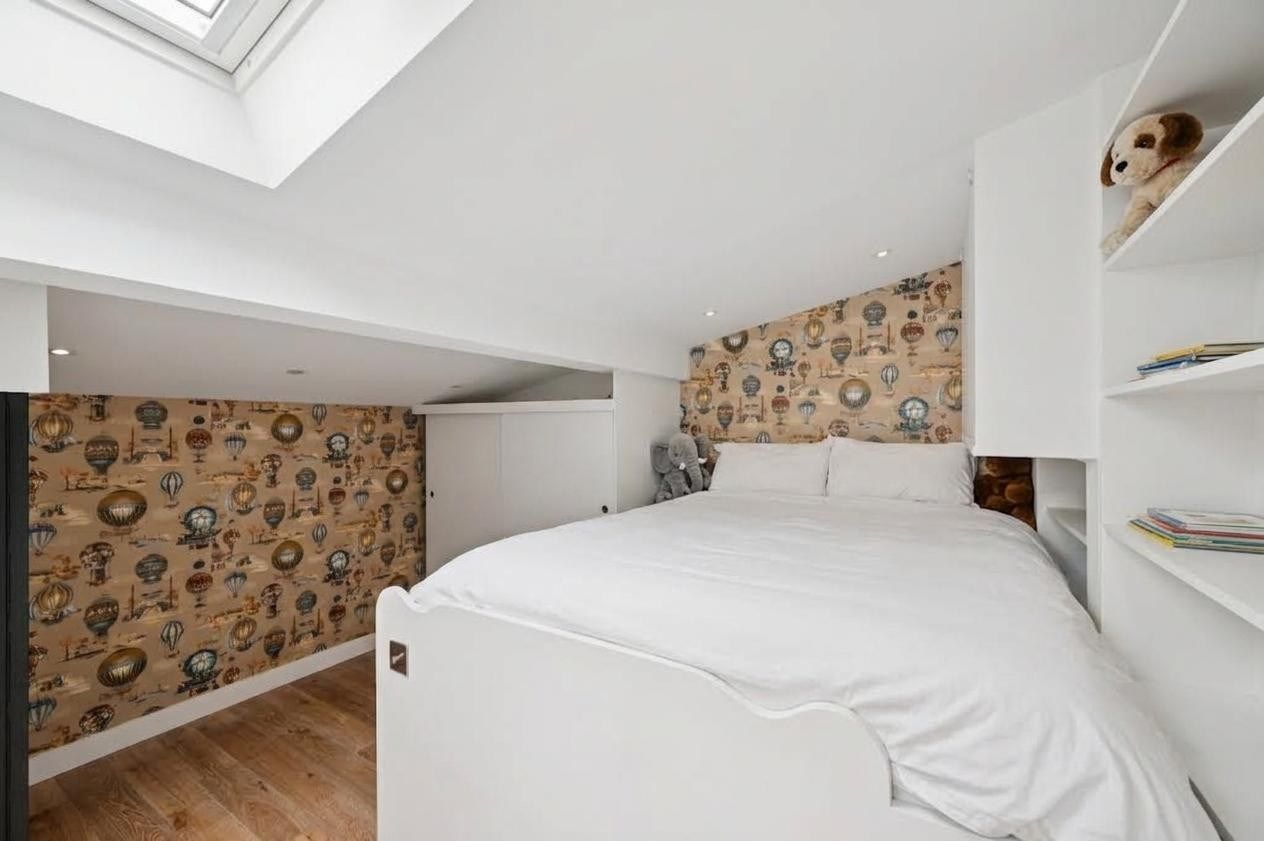 luxury house 5 Rooms for sale on PARIS (75017)