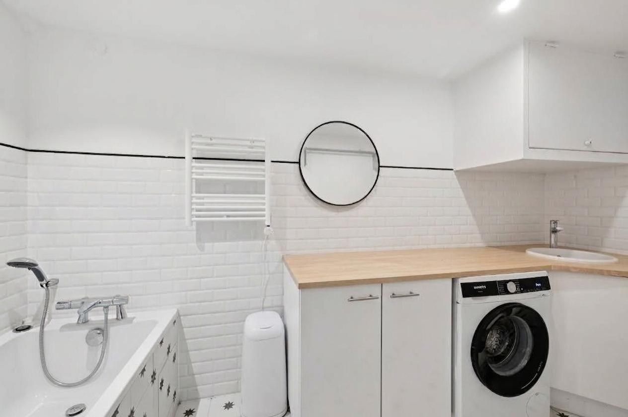 luxury house 5 Rooms for sale on PARIS (75017)