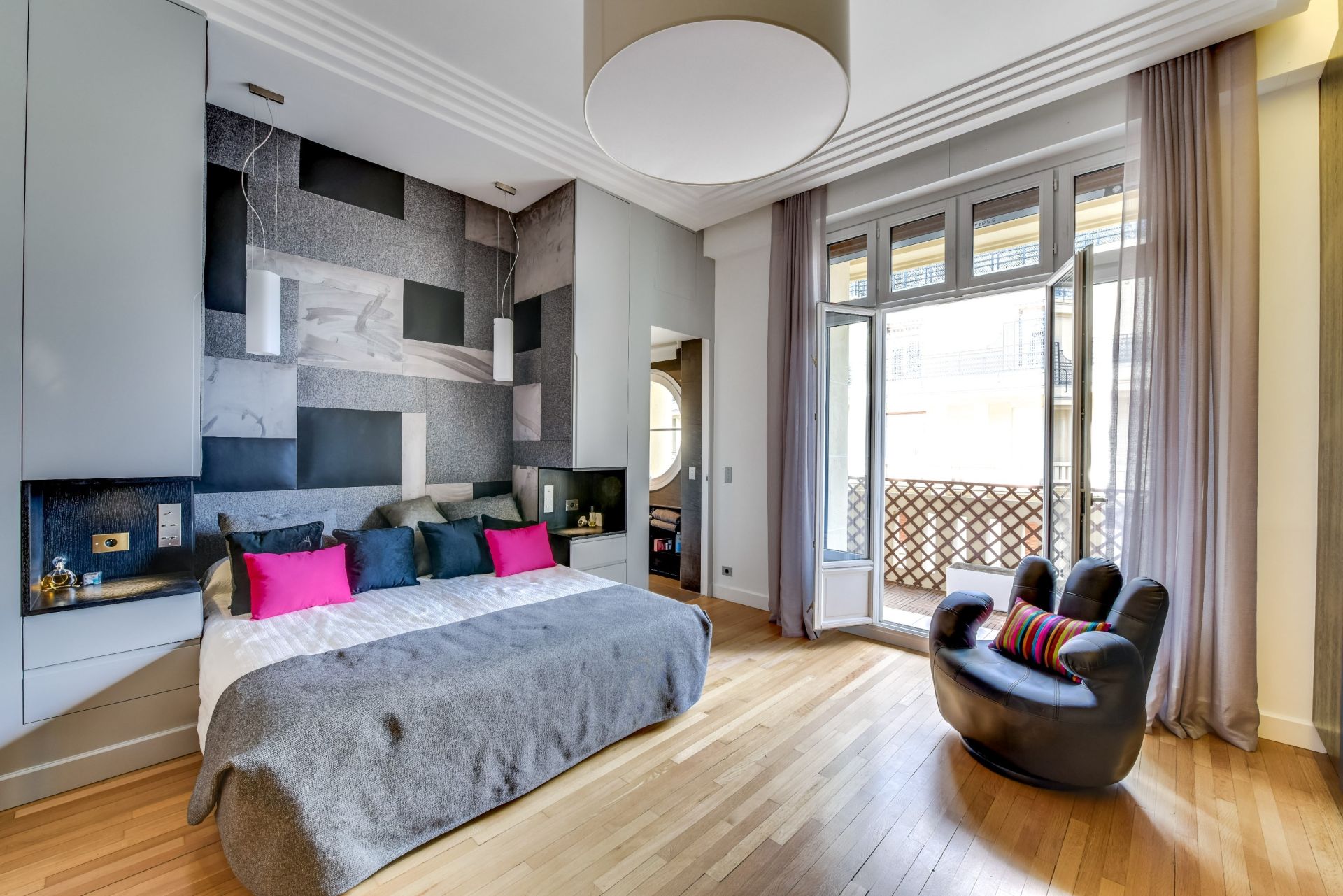 luxury apartment 6 Rooms for sale on PARIS (75016)