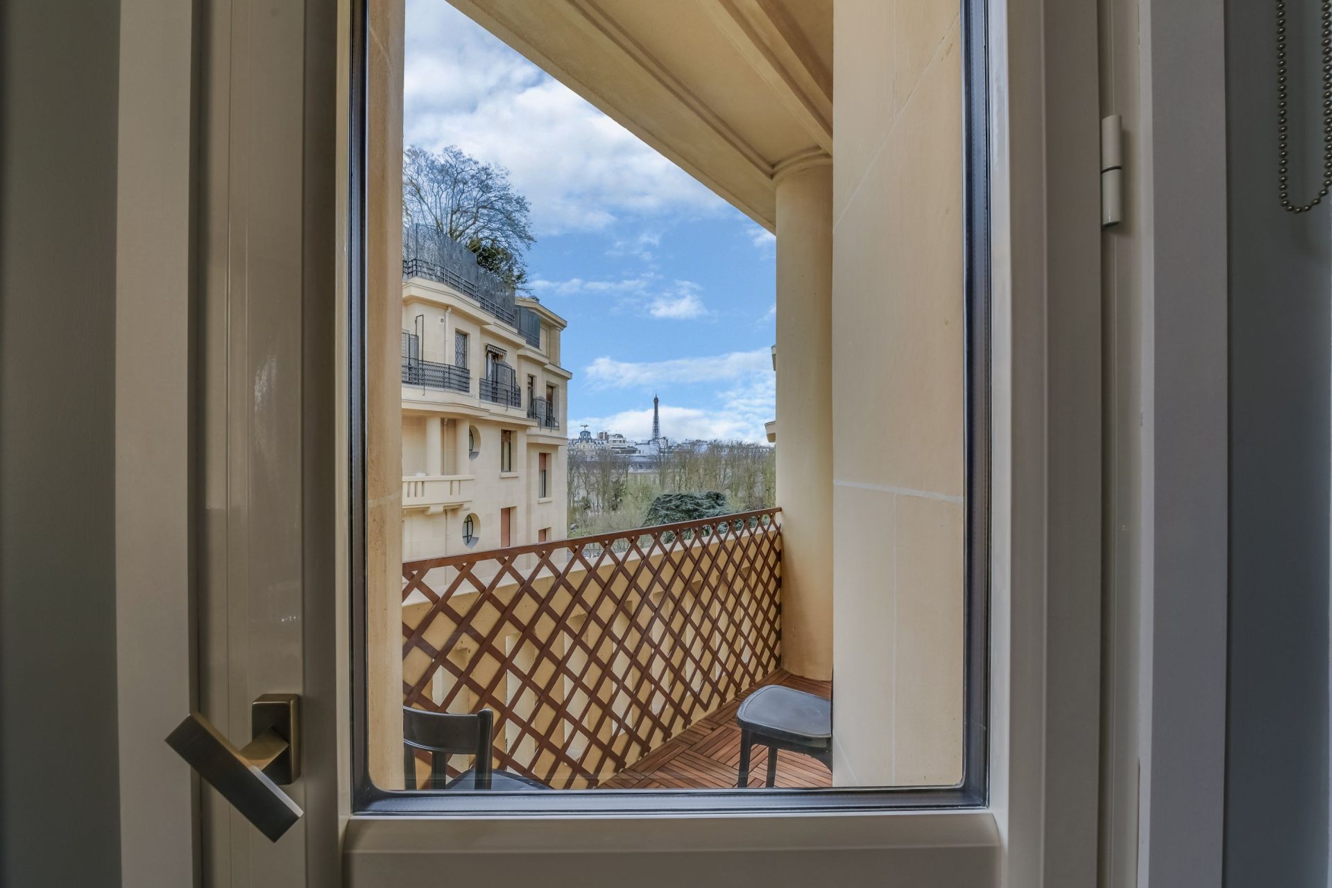 luxury apartment 6 Rooms for sale on PARIS (75016)