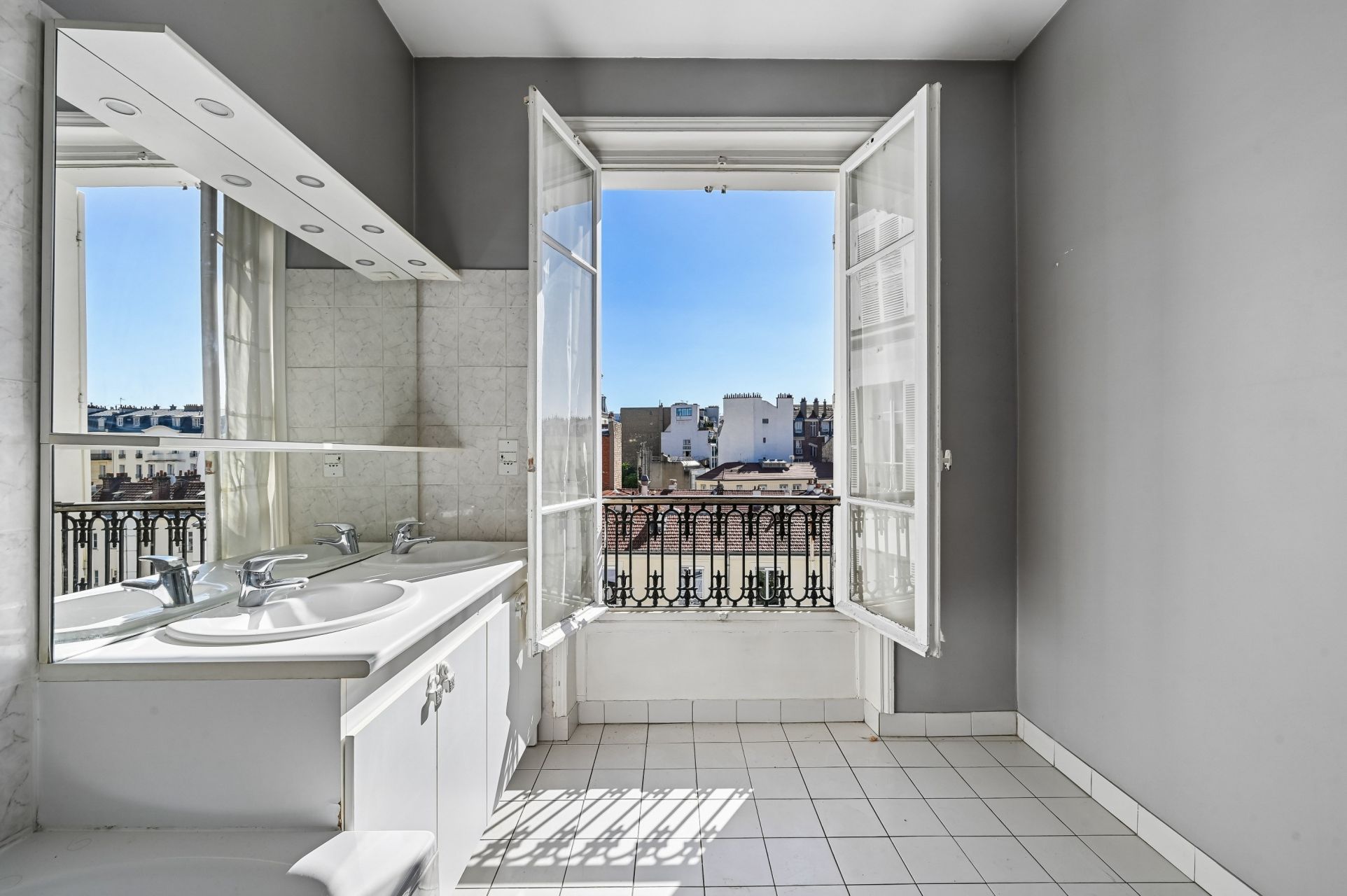 luxury apartment 4 Rooms for sale on NEUILLY SUR SEINE (92200)