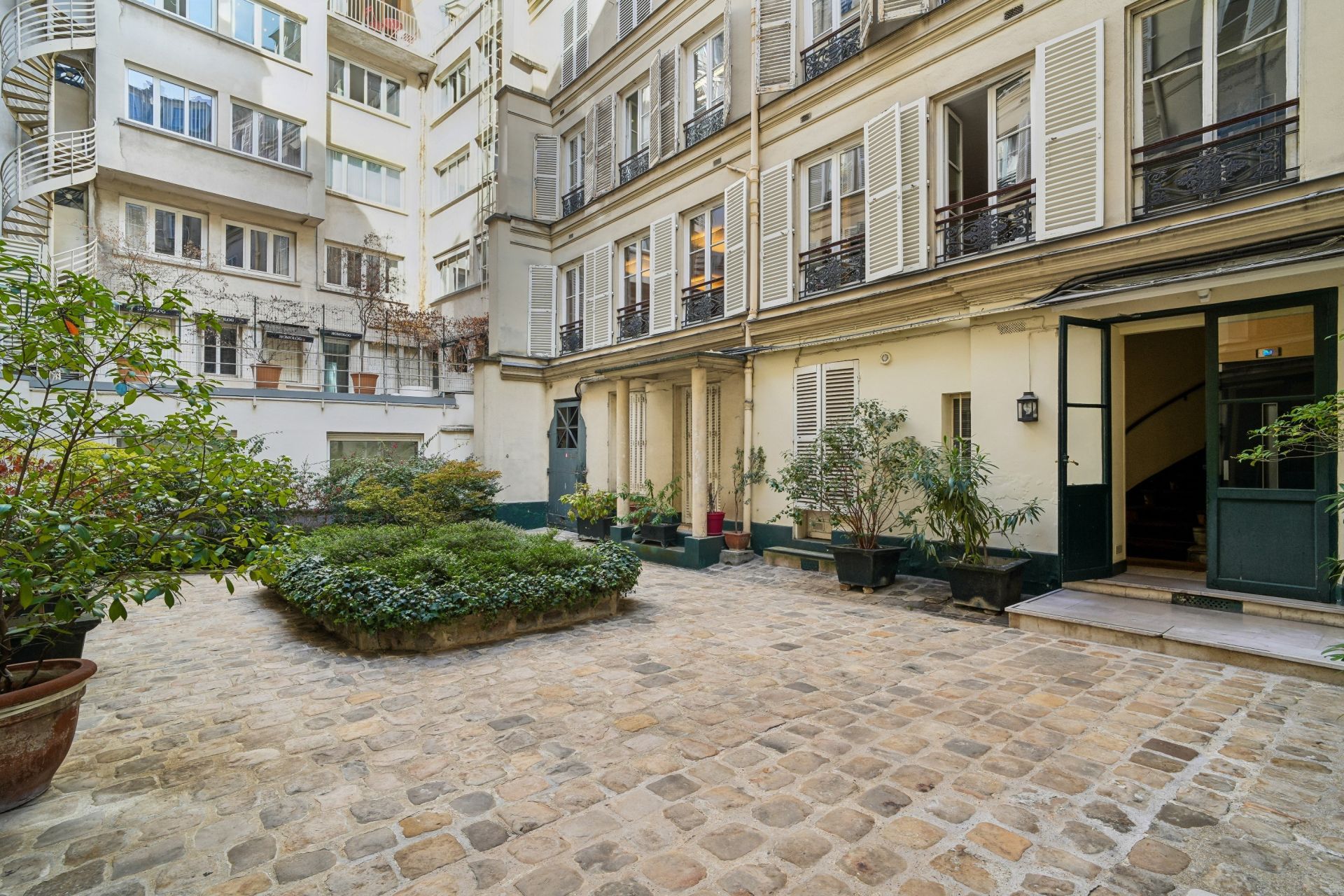 luxury apartment 3 Rooms for sale on PARIS (75008)
