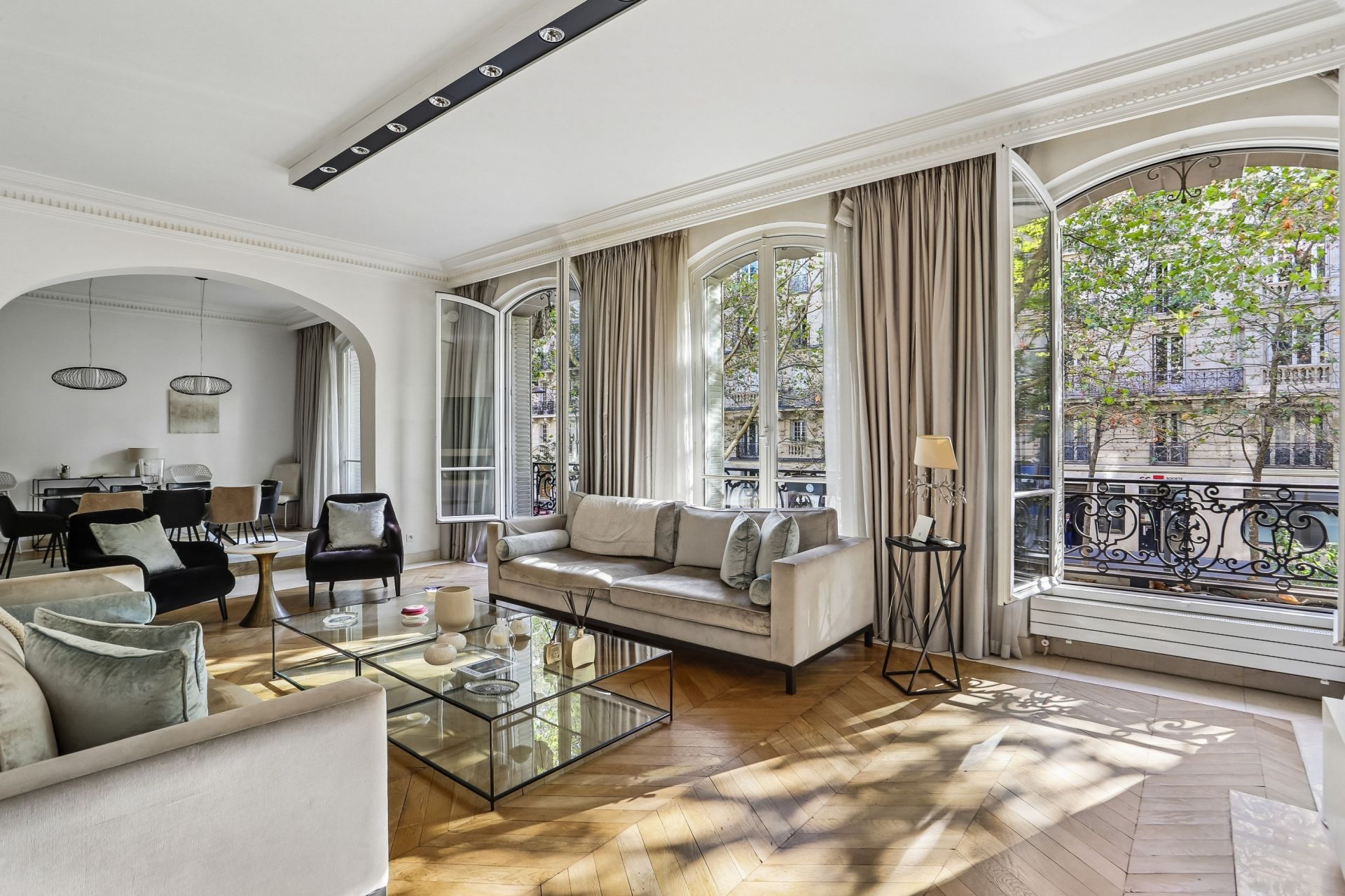 luxury apartment 6 Rooms for sale on PARIS (75017)