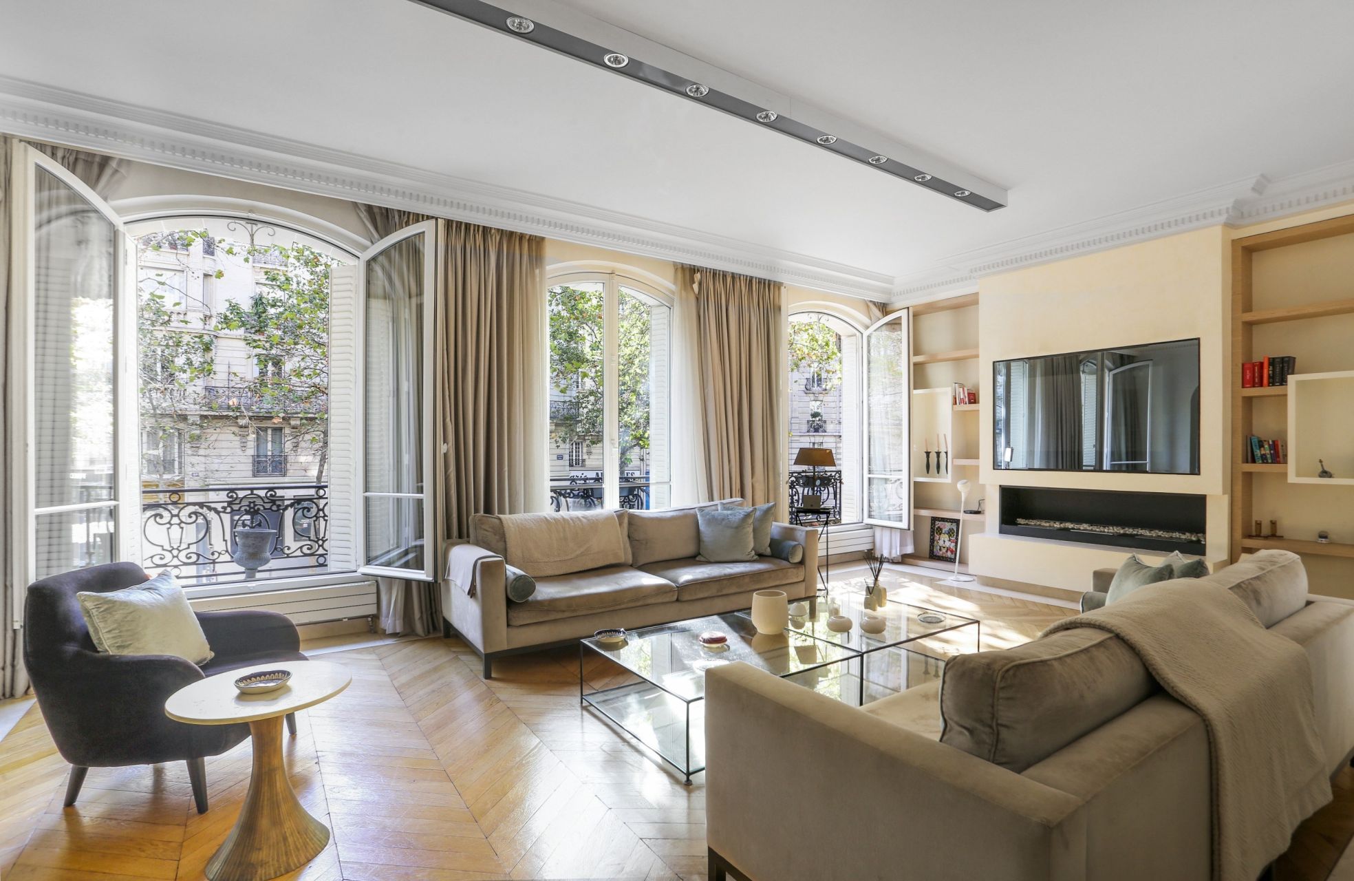 luxury apartment 6 Rooms for sale on PARIS (75017)