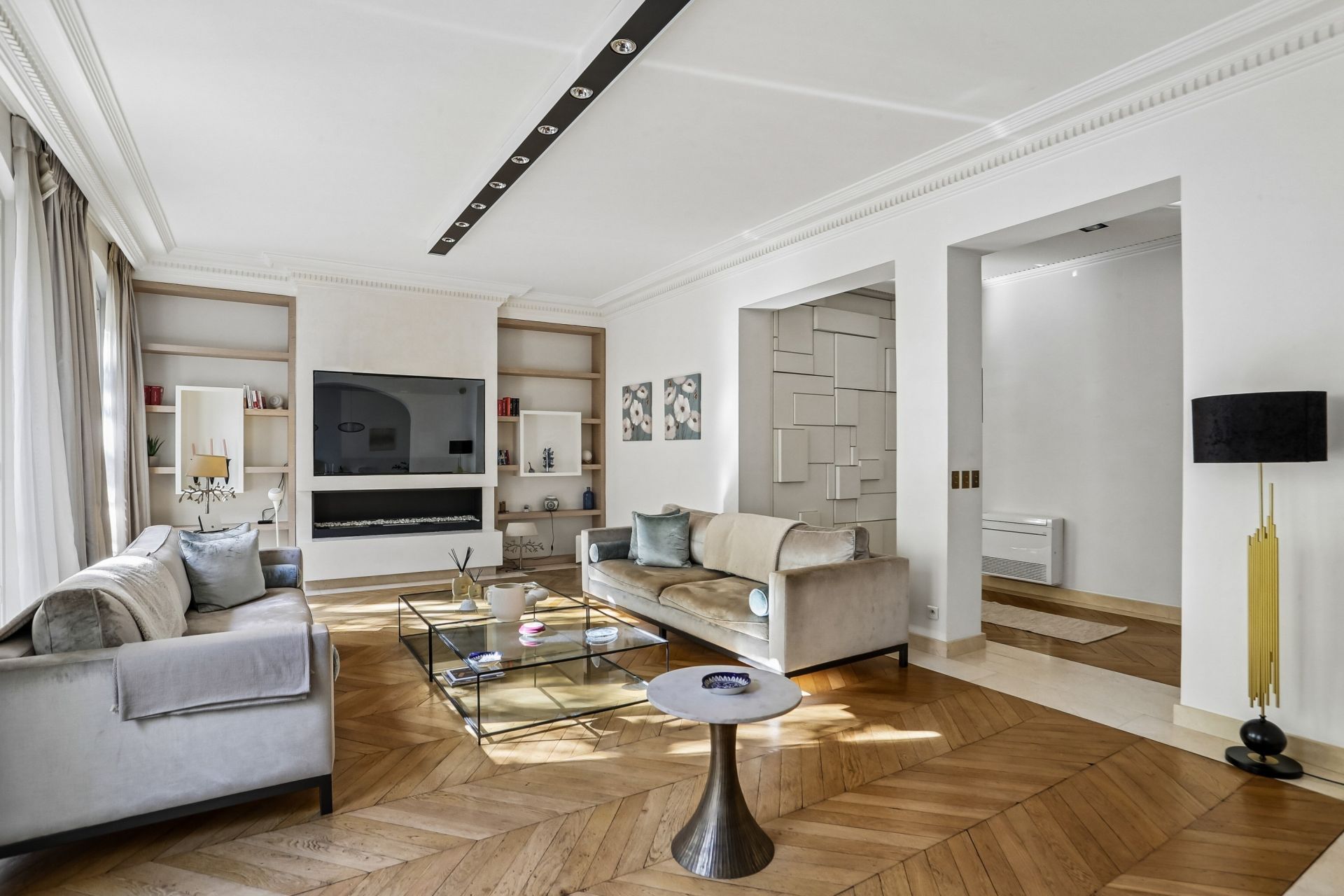 luxury apartment 6 Rooms for sale on PARIS (75017)