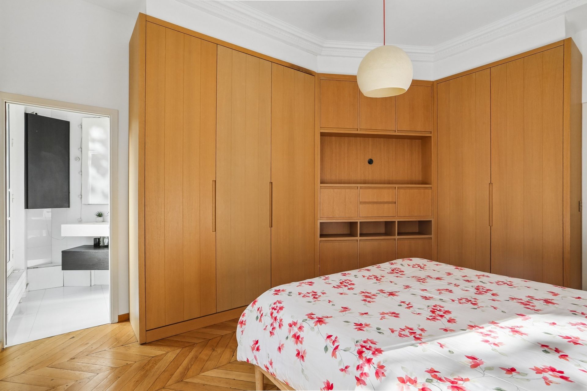 luxury apartment 6 Rooms for sale on PARIS (75017)