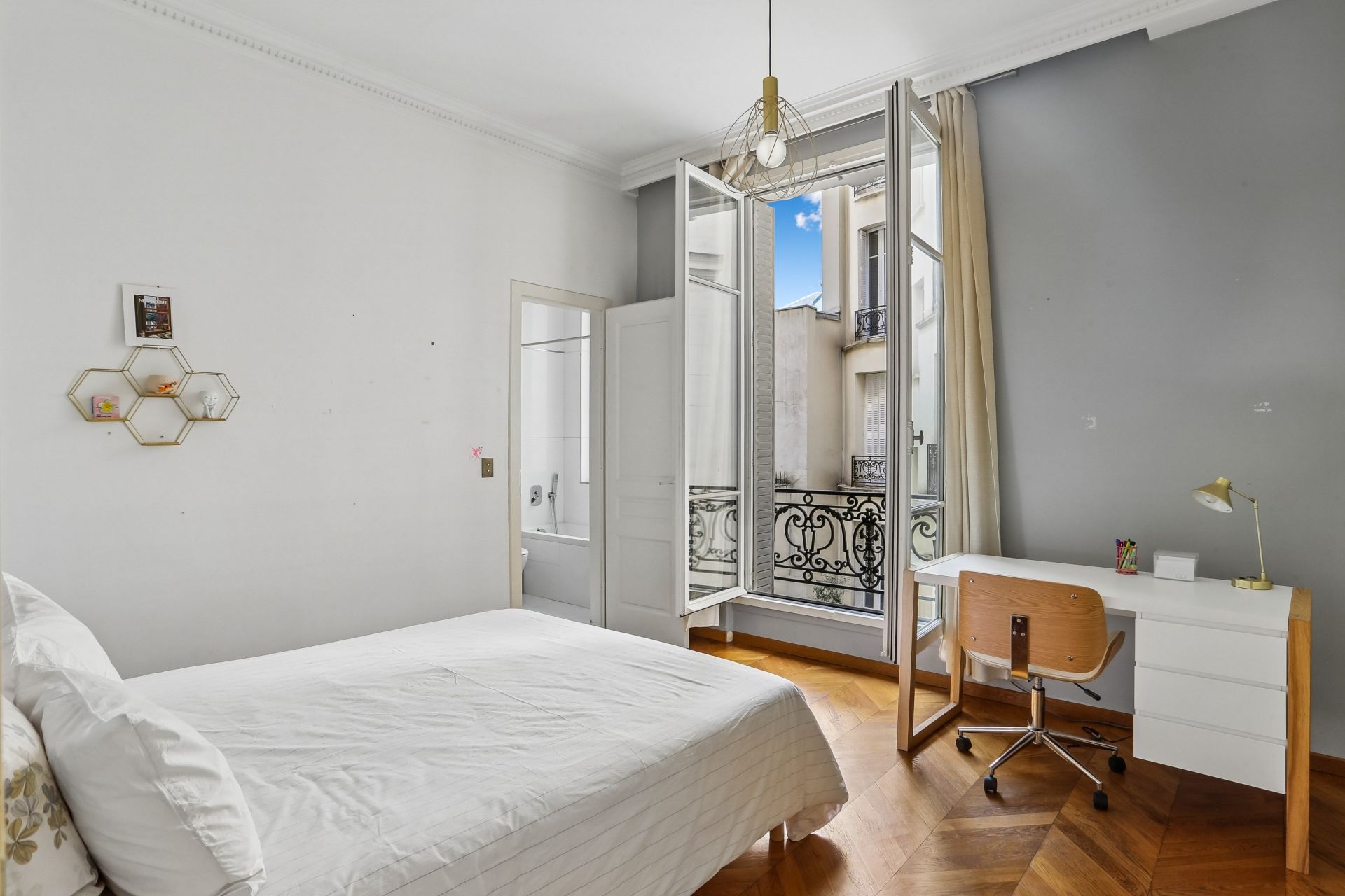 luxury apartment 6 Rooms for sale on PARIS (75017)