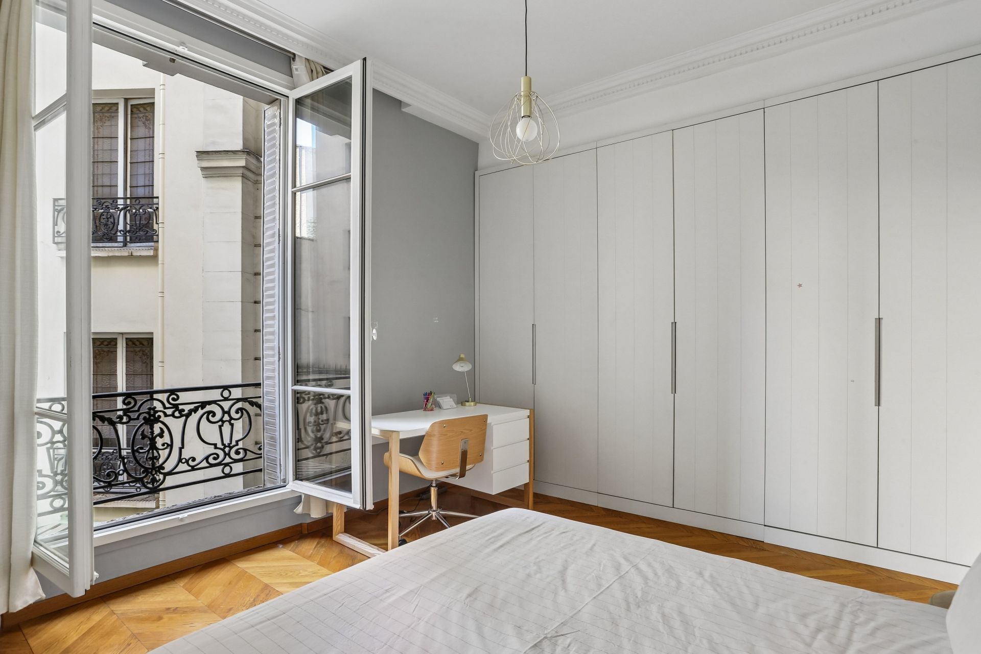 luxury apartment 6 Rooms for sale on PARIS (75017)