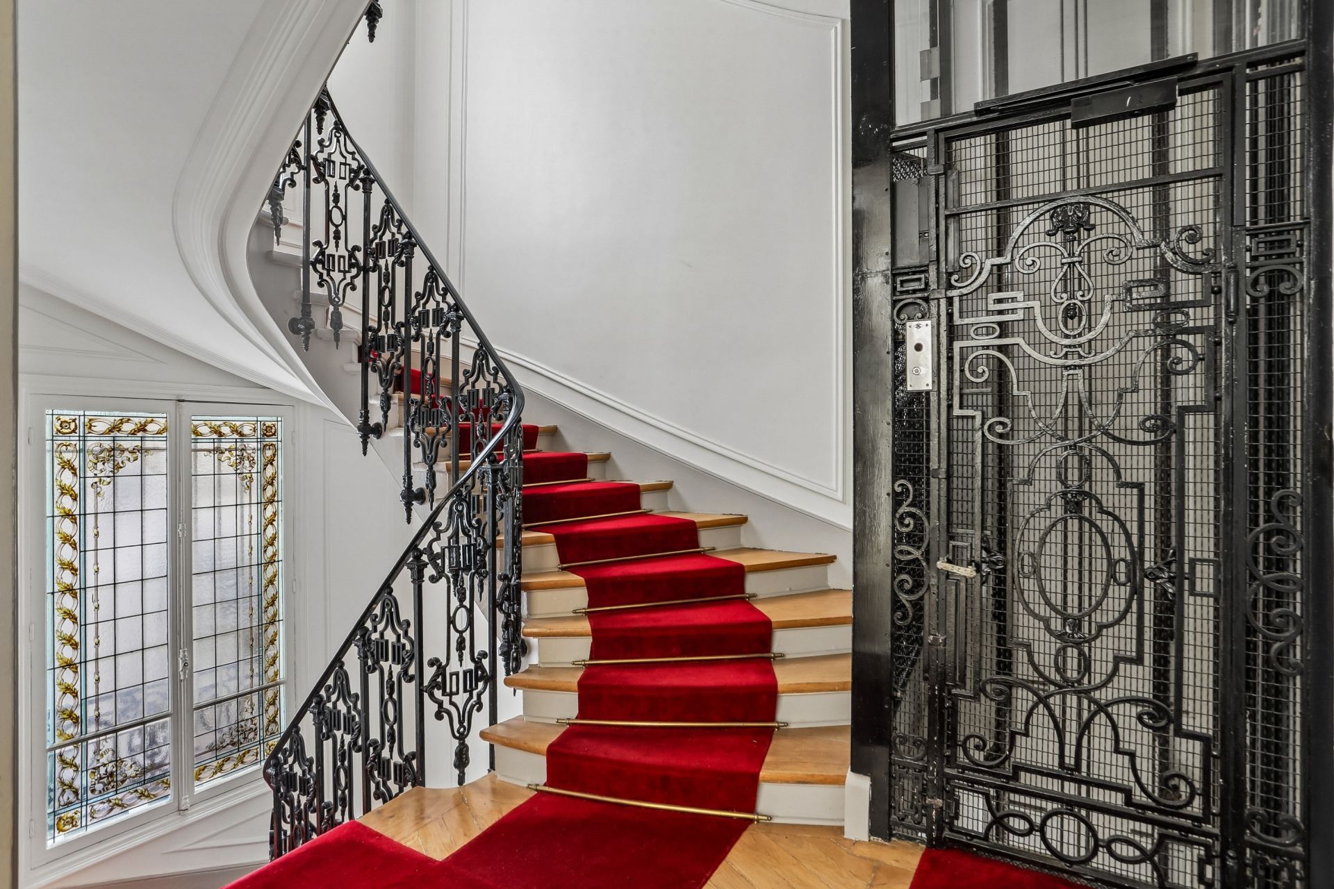 luxury apartment 6 Rooms for sale on PARIS (75017)