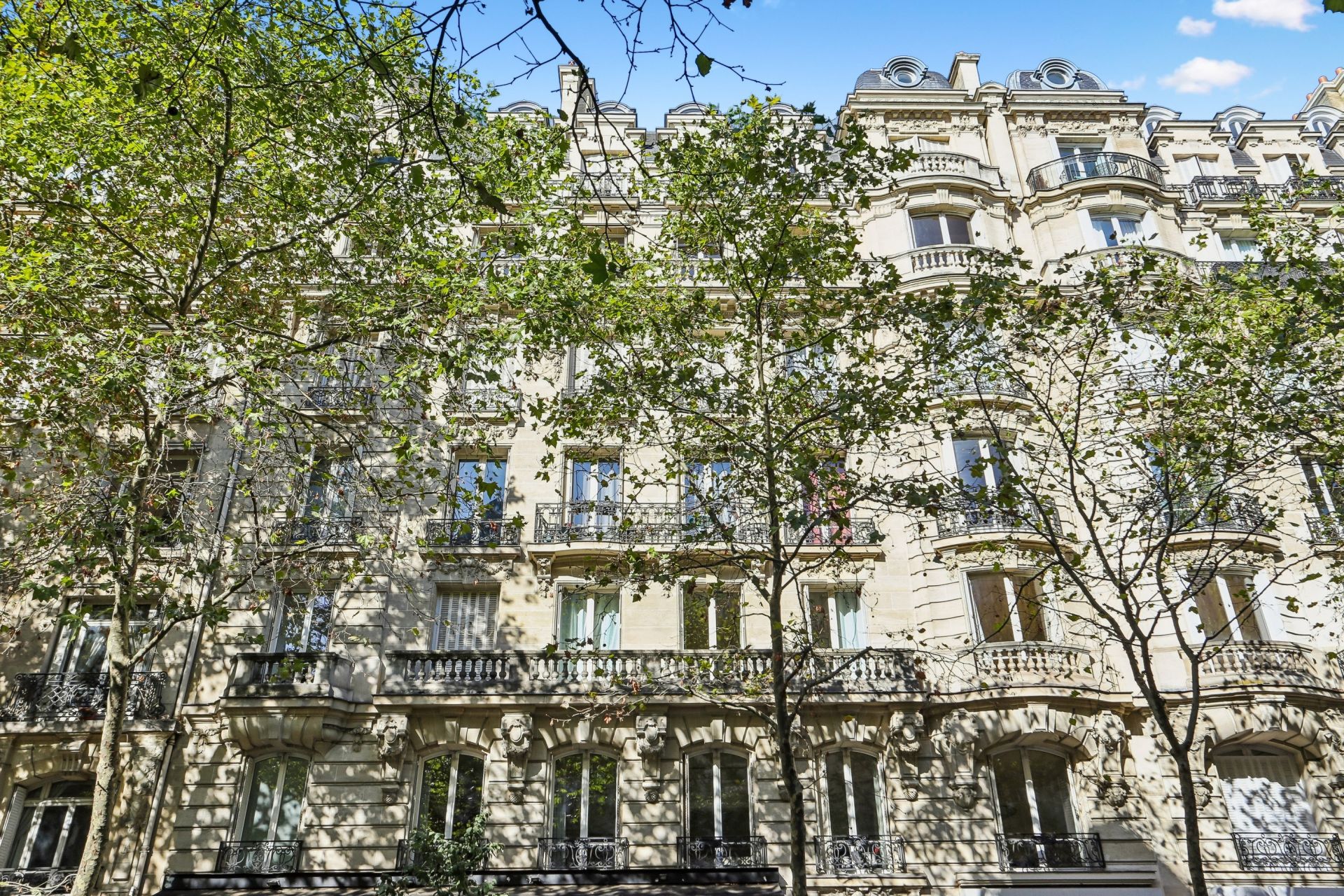 luxury apartment 6 Rooms for sale on PARIS (75017)