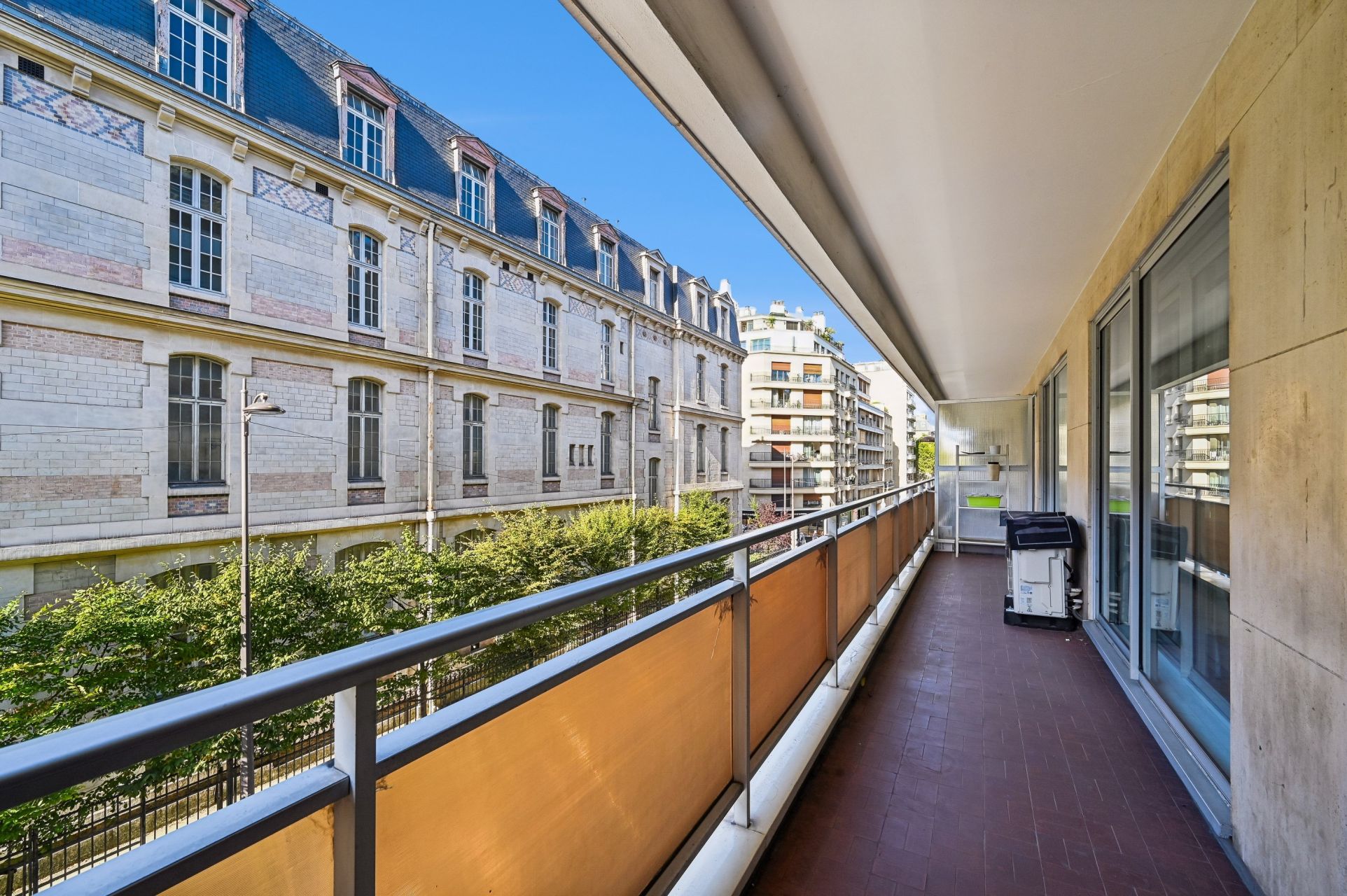 luxury apartment 4 Rooms for sale on PARIS (75116)