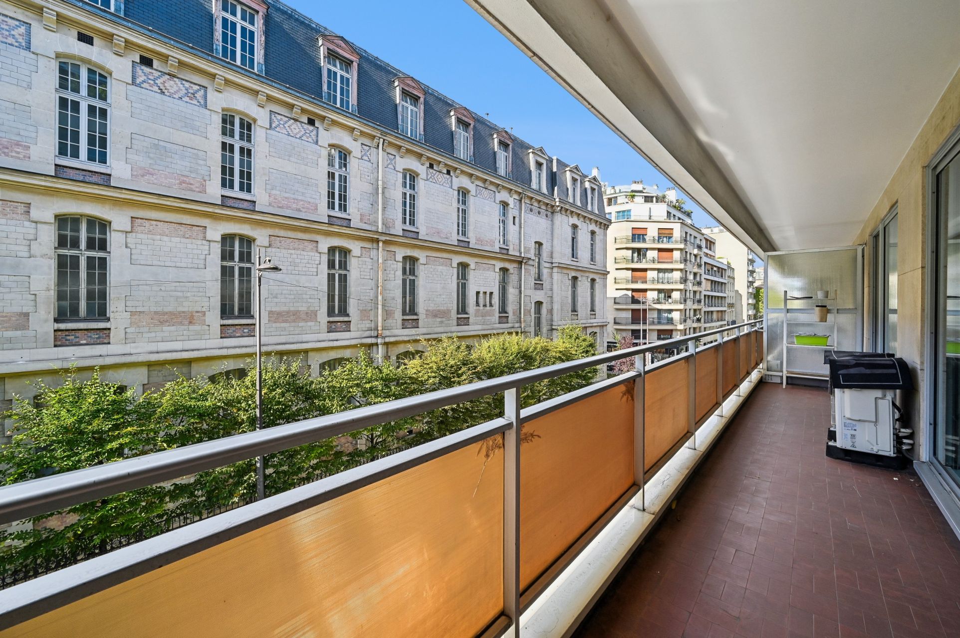 luxury apartment 4 Rooms for sale on PARIS (75116)