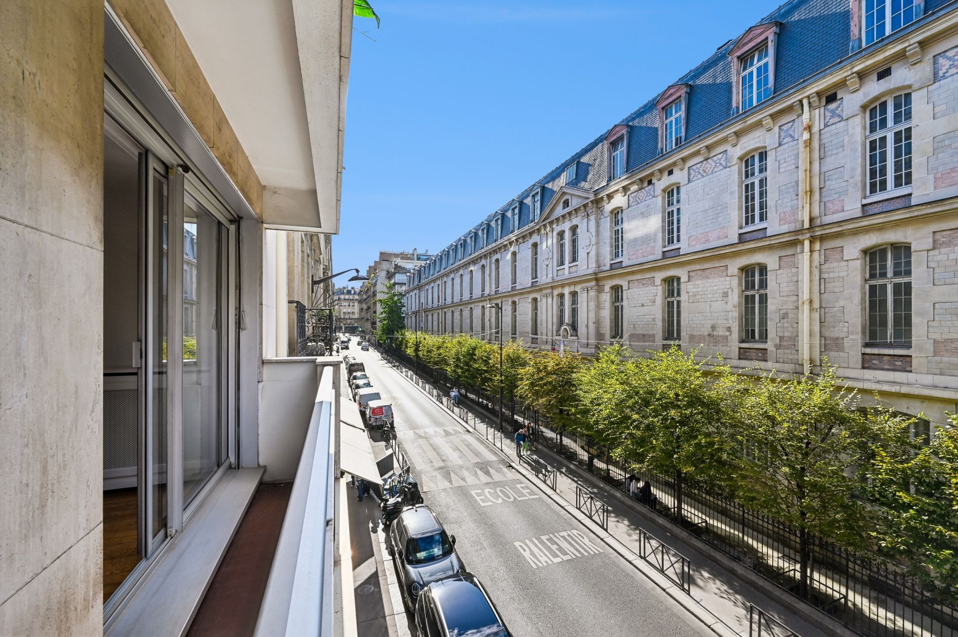 luxury apartment 4 Rooms for sale on PARIS (75116)