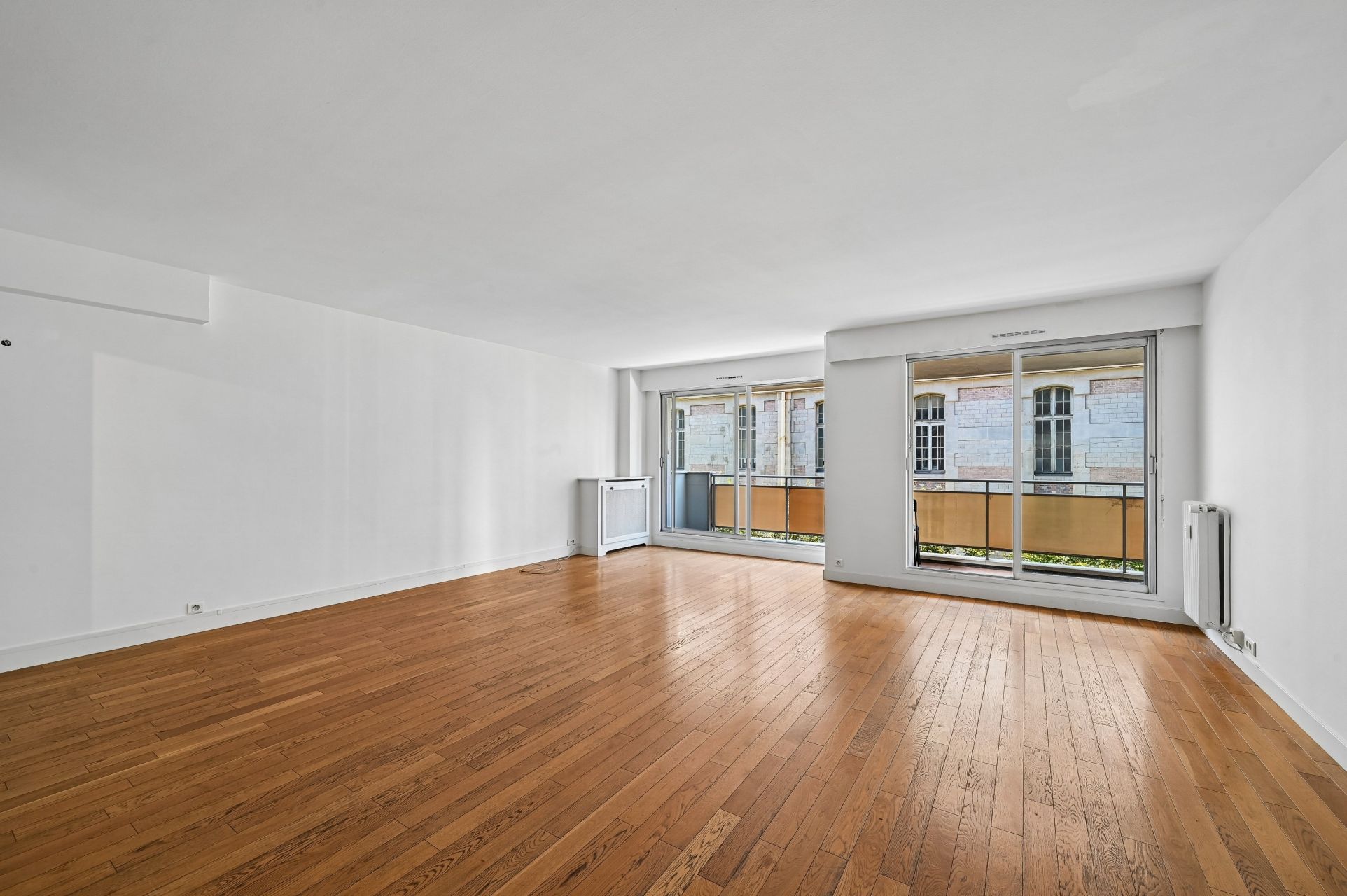 luxury apartment 4 Rooms for sale on PARIS (75116)